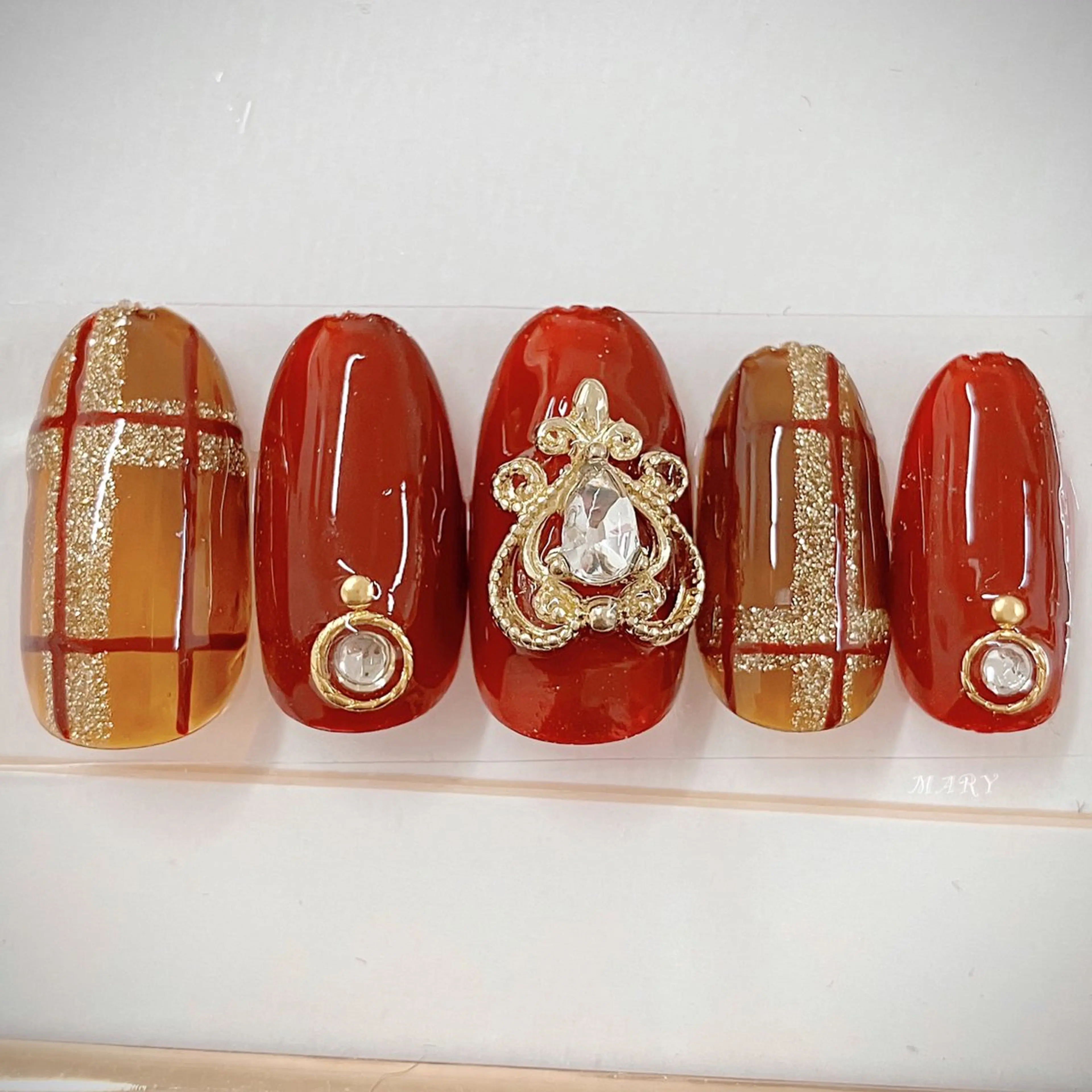 ネイル ボルドー ブラウン ニュアンスネイル 冬ネイル クリスマス ハンドネイル Mary nail .narumiのネイルデザイン