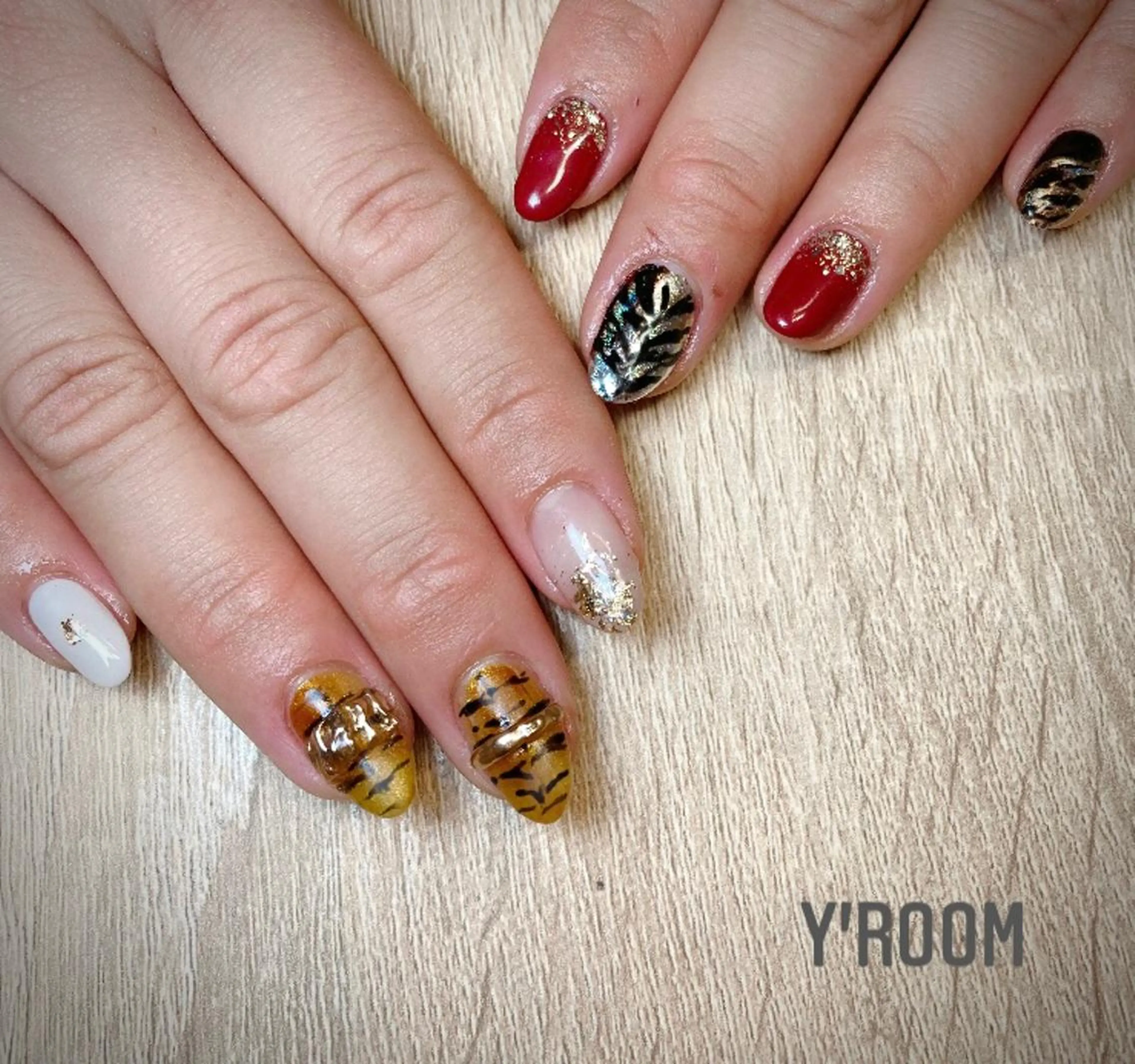 ネイル オーロラネイル フラッシュネイル ジェルネイル 氷ネイル・うるうるネイル マグネットネイル ハンドネイル YUKA （ネイリスト）のネイルデザイン