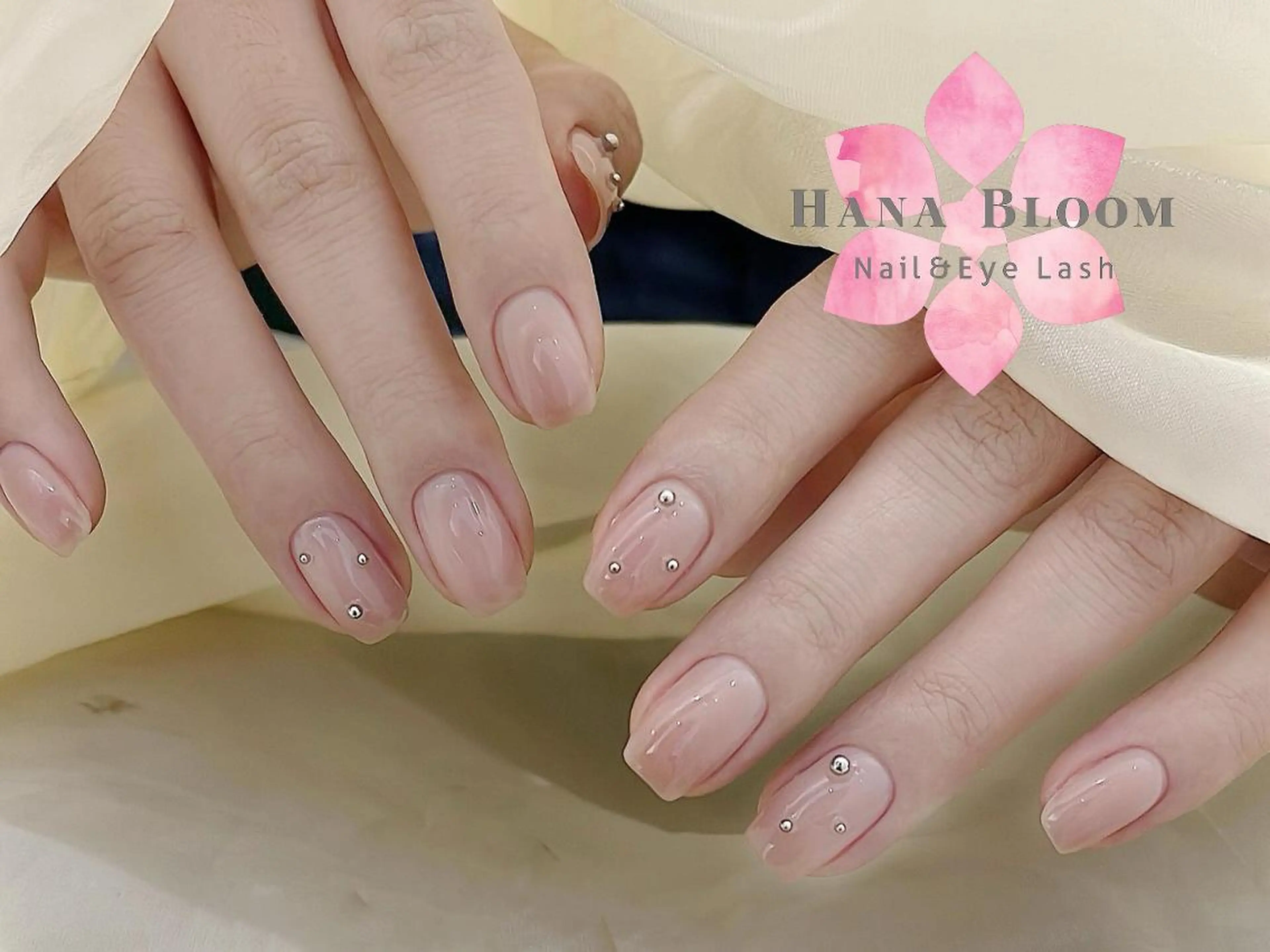 ネイル フレンチネイル ジェルネイル マグネットネイル ミラーネイル 持ち込み ハンドネイル ハンドケア Hana Bloom Nail 練習モデルのネイルデザイン