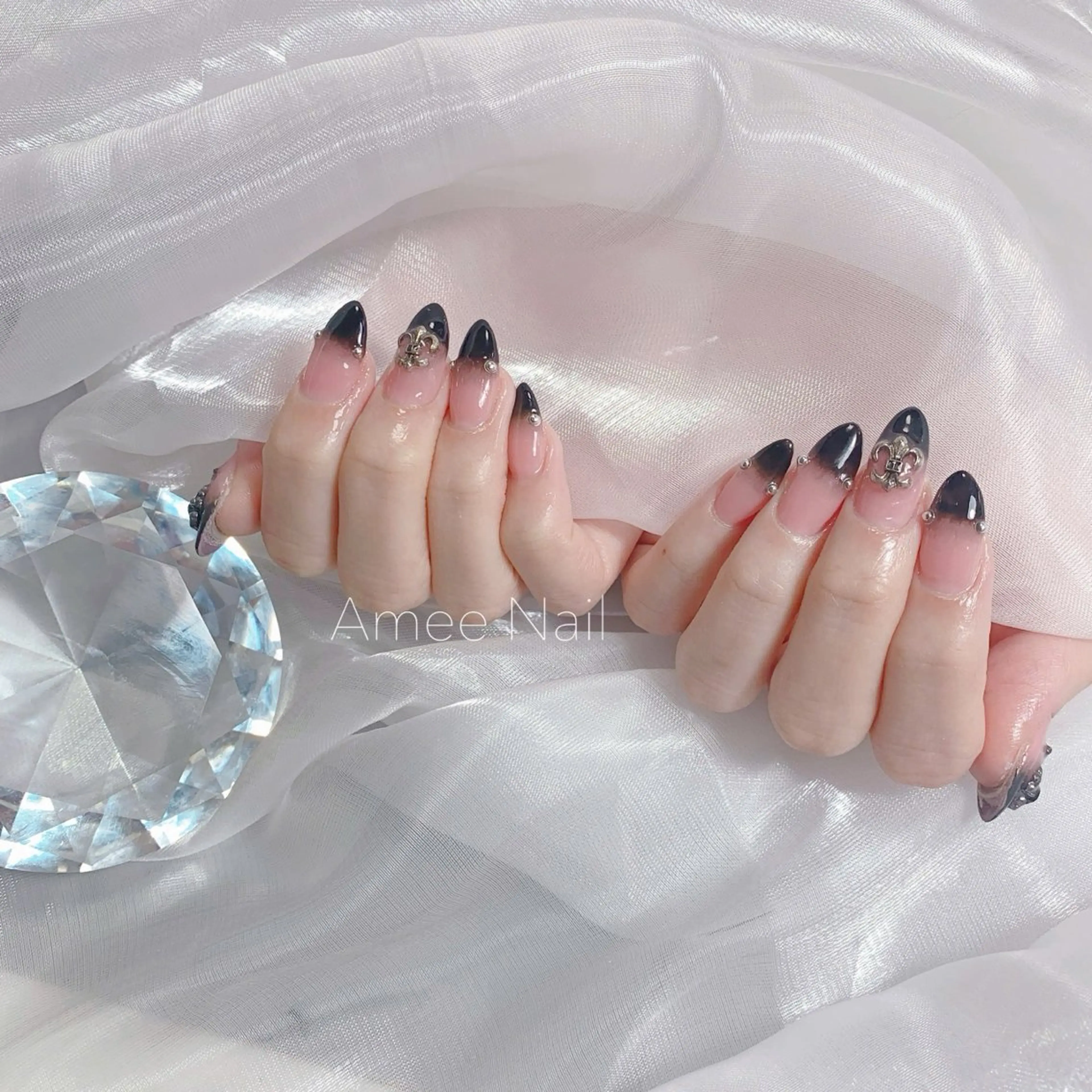 ネイル オーロラネイル クリアネイル フラッシュネイル ジェルネイル グラデーション ハンドネイル Amee Nail Salonのネイルデザイン