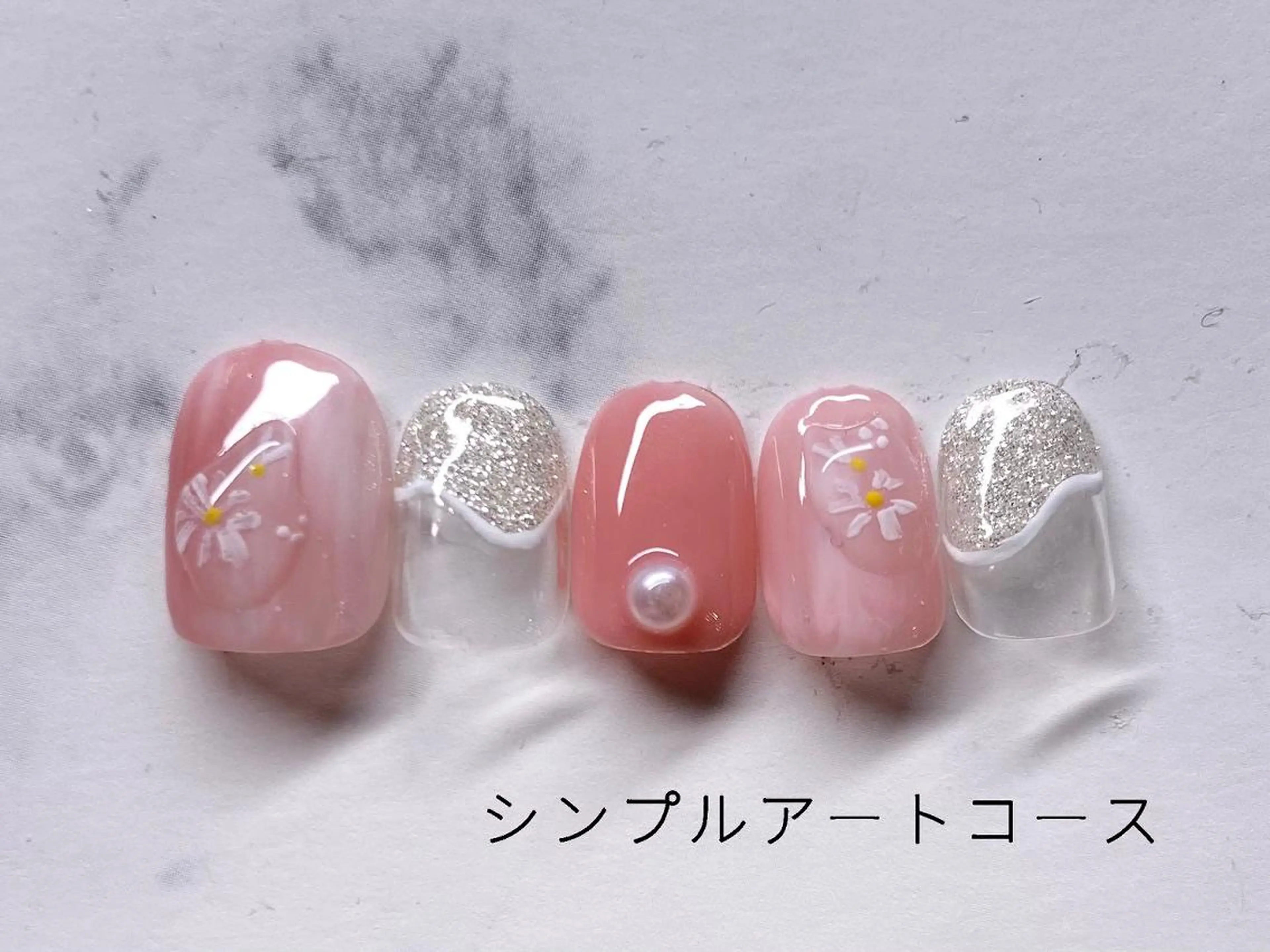 ミディアム ハンドネイル ネイルサロン Bliss（ブリス）のネイルデザイン