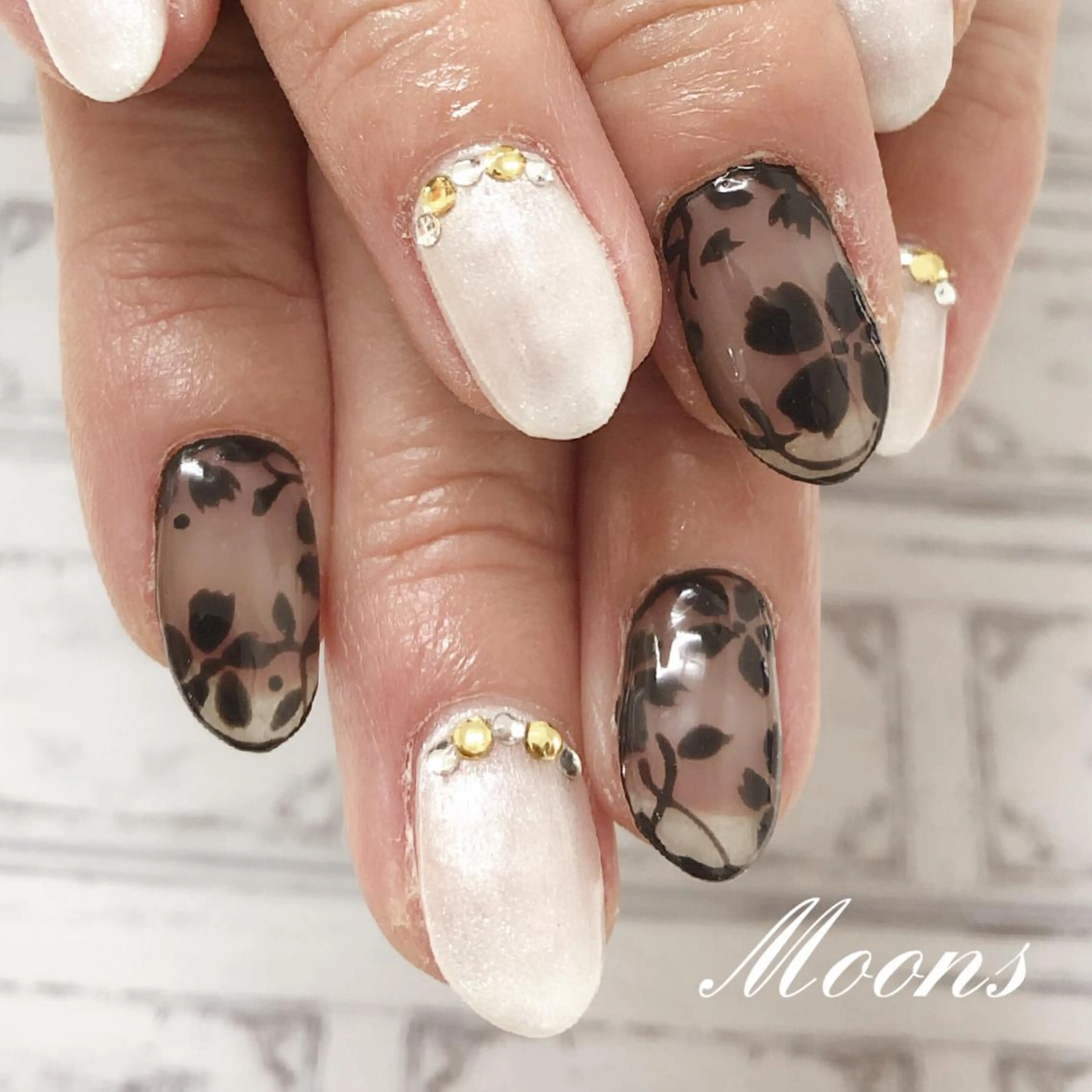 ネイル アートネイル レース ストーンネイル 美肌・美爪育成サロン ムーンズのネイルデザイン