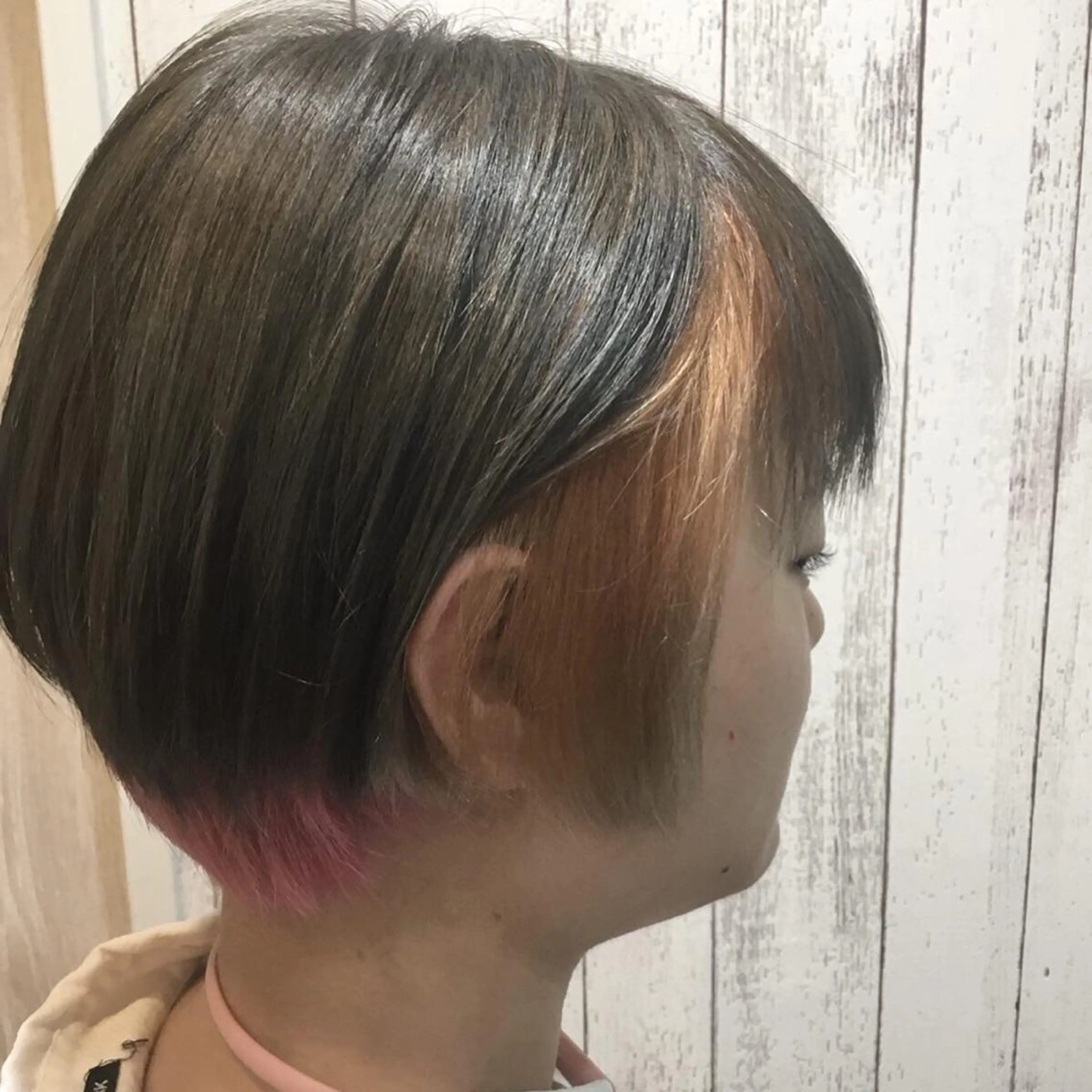 ショート カラー embrace エンブレイスのヘアスタイル