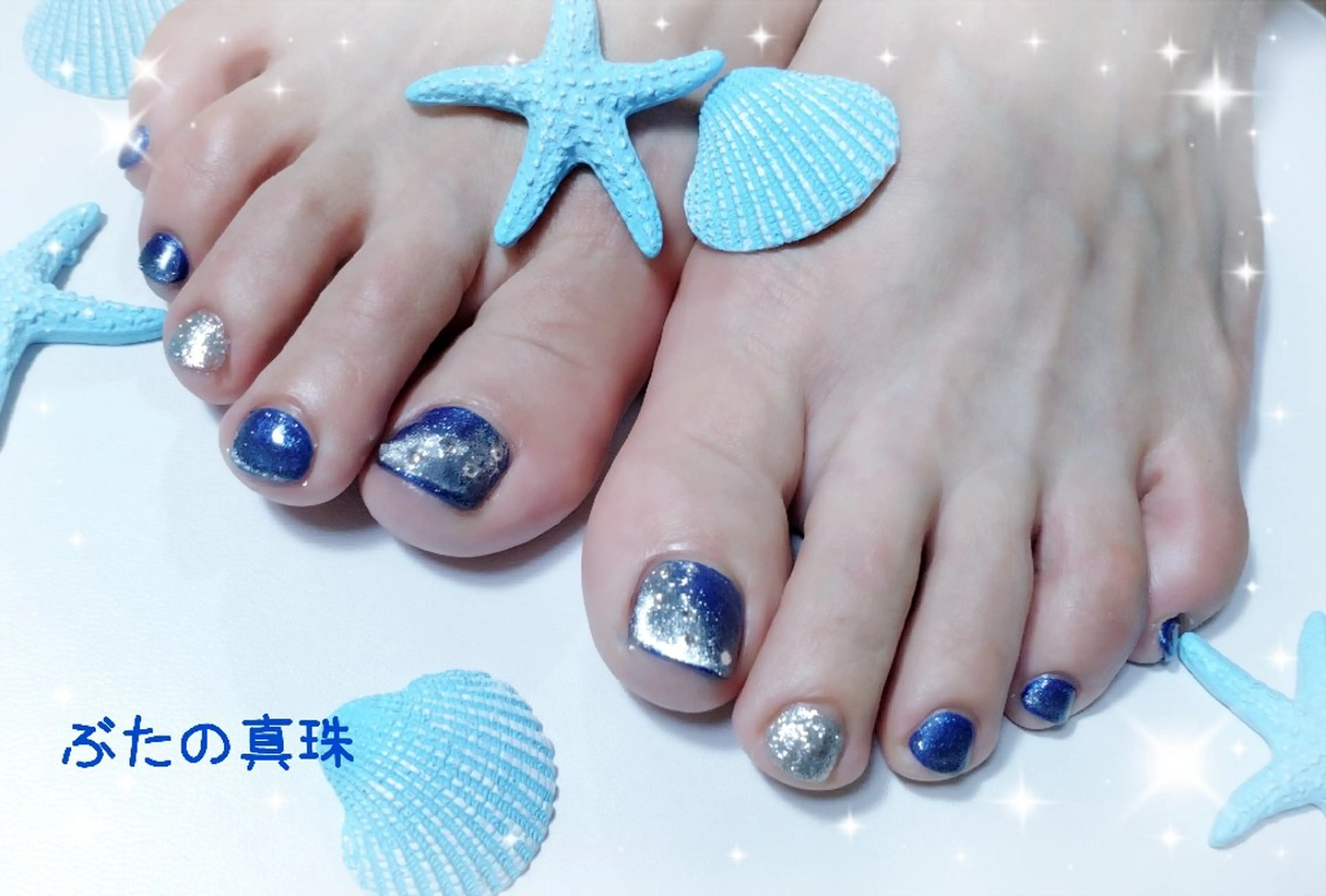 ネイル ブルー フットネイル キラキラネイル マグネットネイル ネイビー フットネイル 林 珠里のネイルデザイン