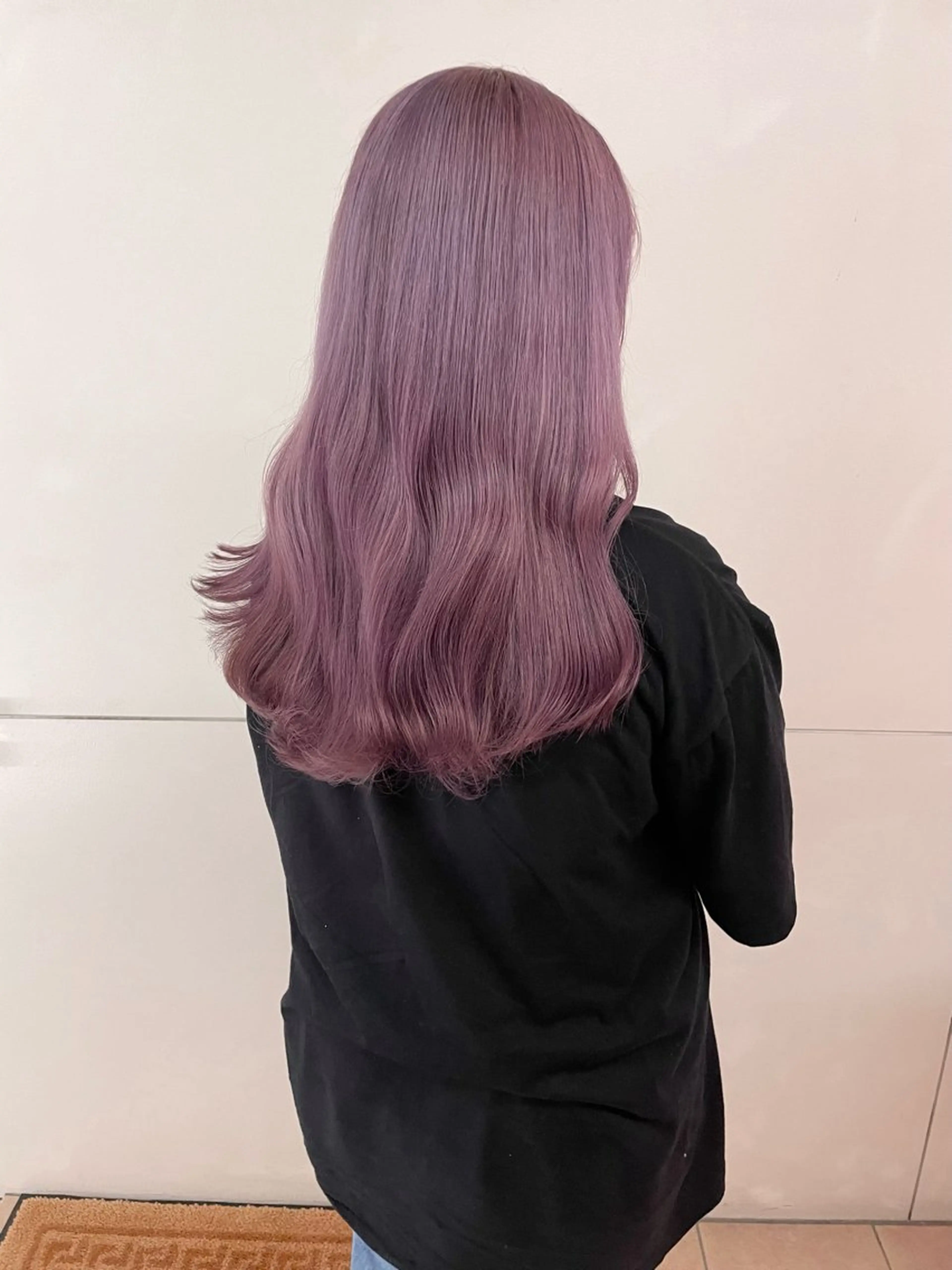 セミロング 河西 彩香/ブリーチカラーのヘアスタイル