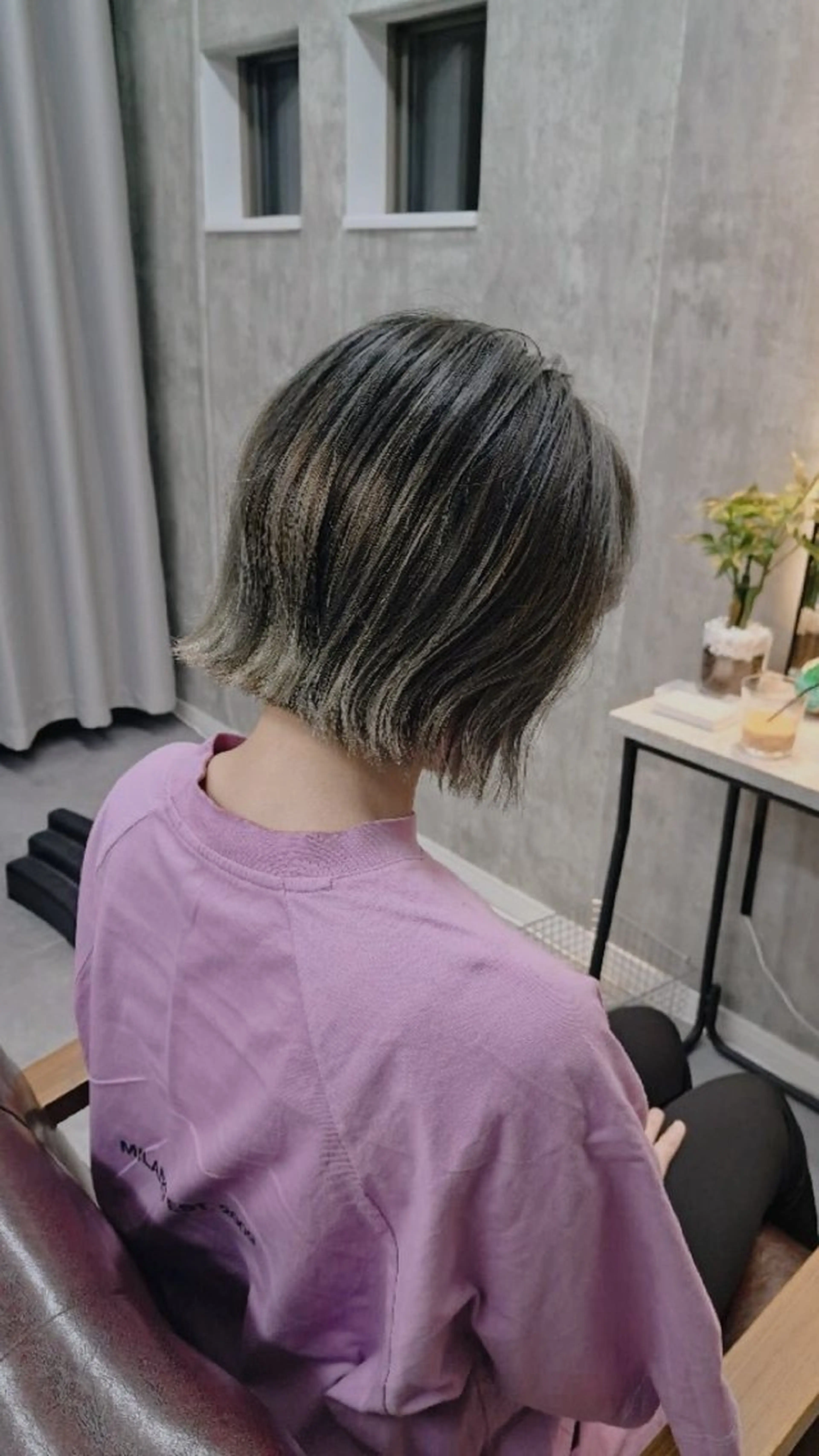 ショート カラー 切りっぱなしボブ バレイヤージュ グレージュ ハイライトカラー ボブ 1席のみの 美容室IKKIのヘアスタイル