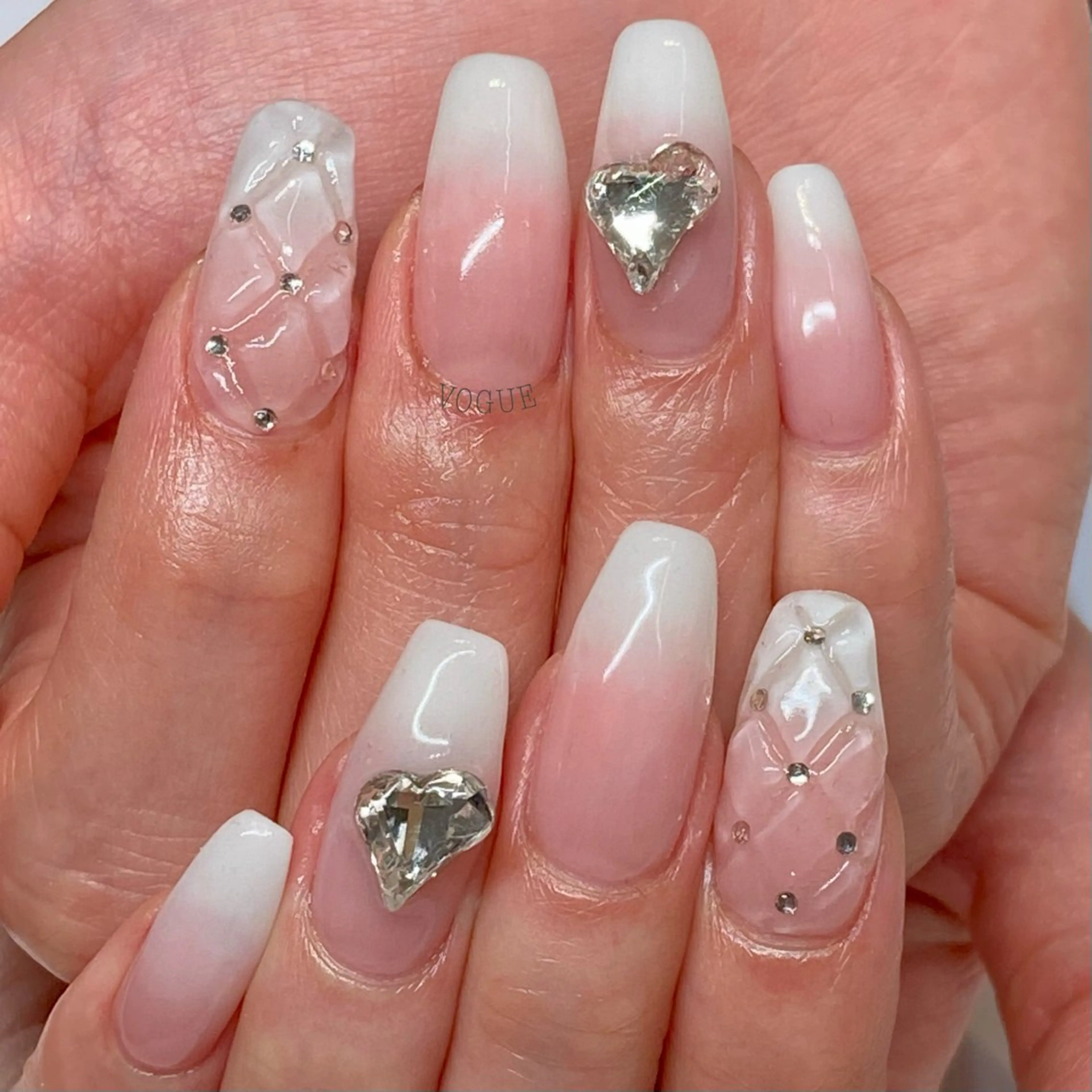 ネイル ハンドネイル VOGUE ×SWANのネイルデザイン