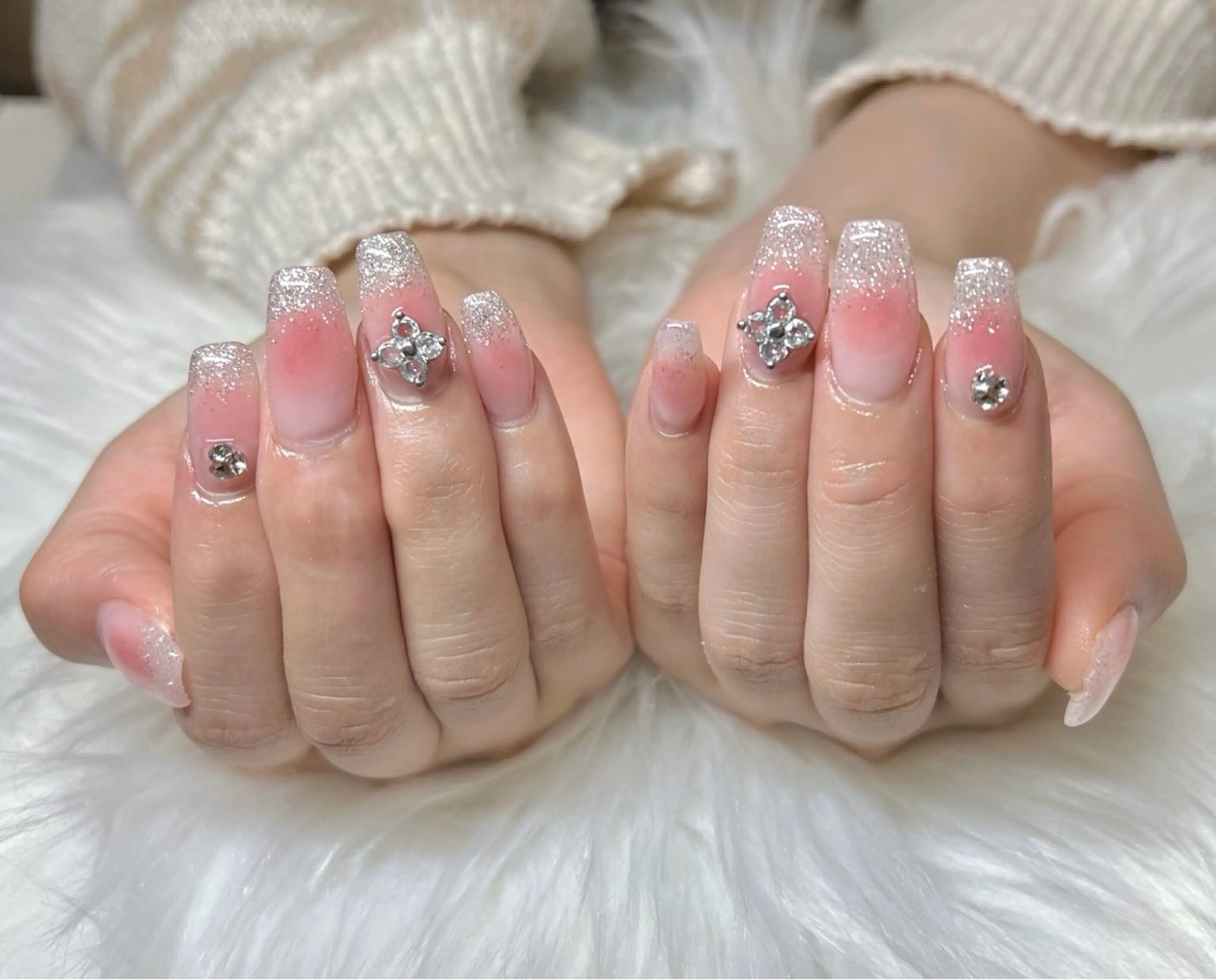 ネイル チークネイル ラメ(グリッター) ラメグラデーション ハンドネイル CHARME 🤎〔RINA〕のネイルデザイン