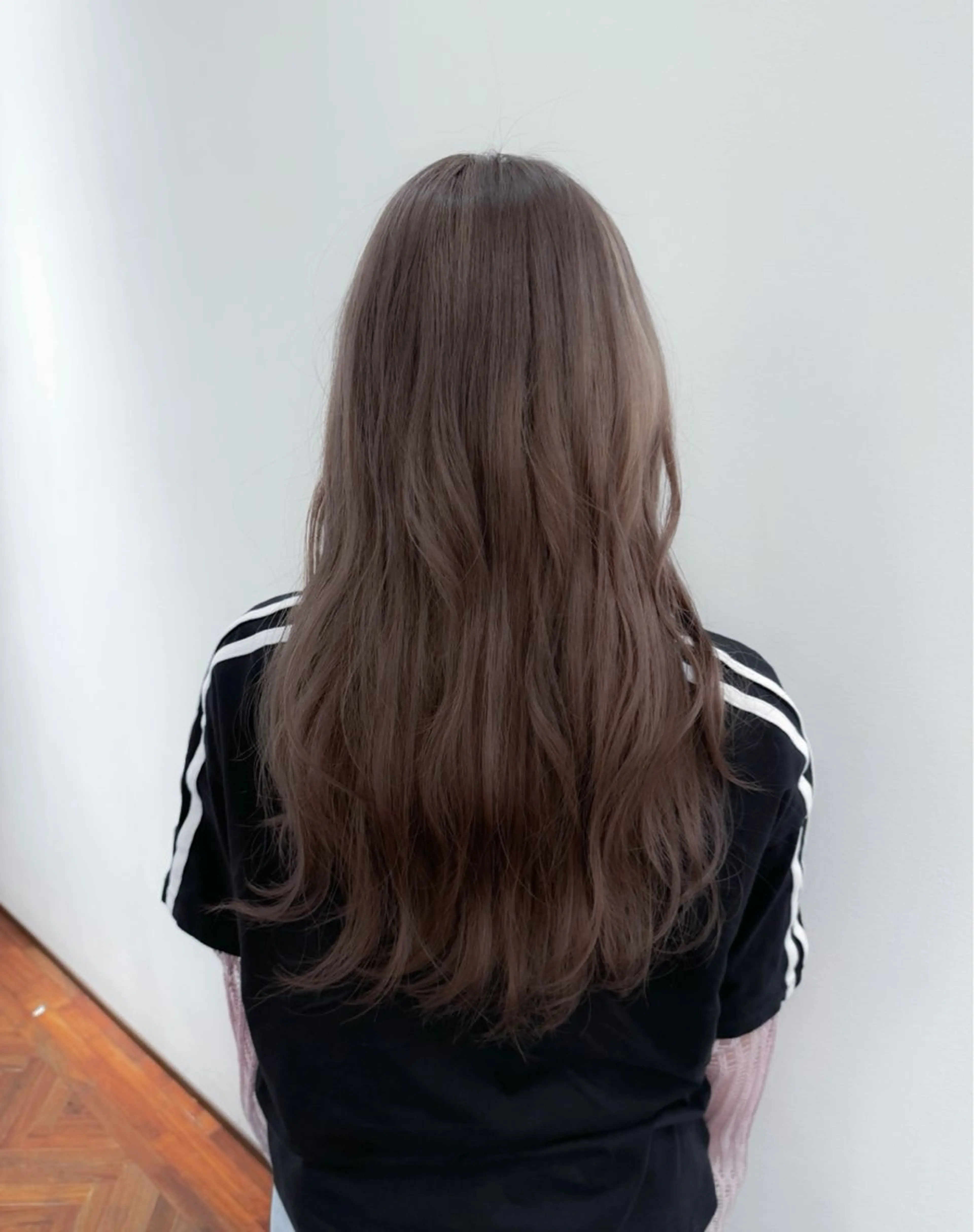 ロング カラー ブリーチ 透明感カラー グレージュ ヘアカラー 吉田 新平のヘアスタイル