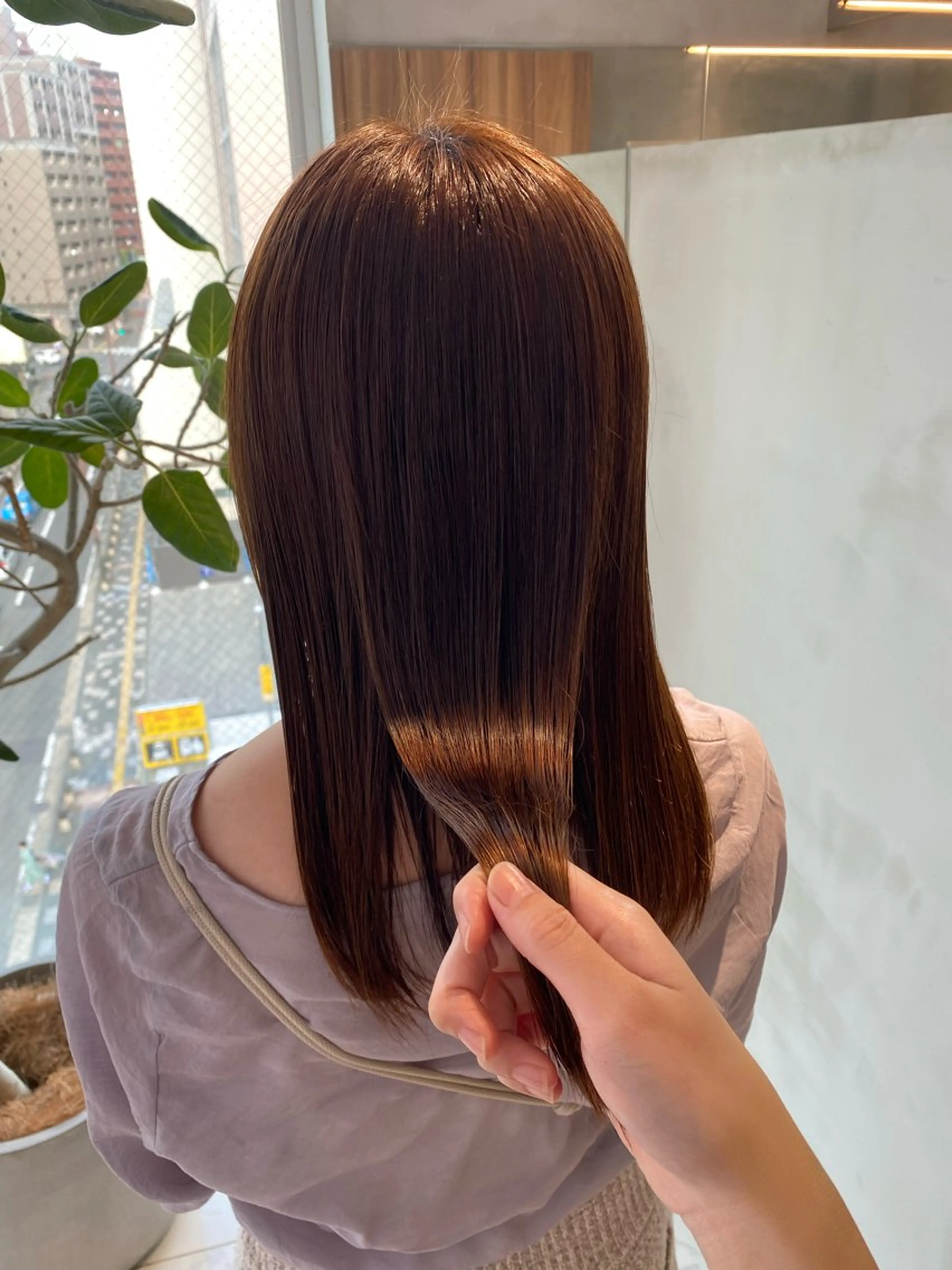 ミディアム kou🌥️レイヤー /艶カラーのヘアスタイル