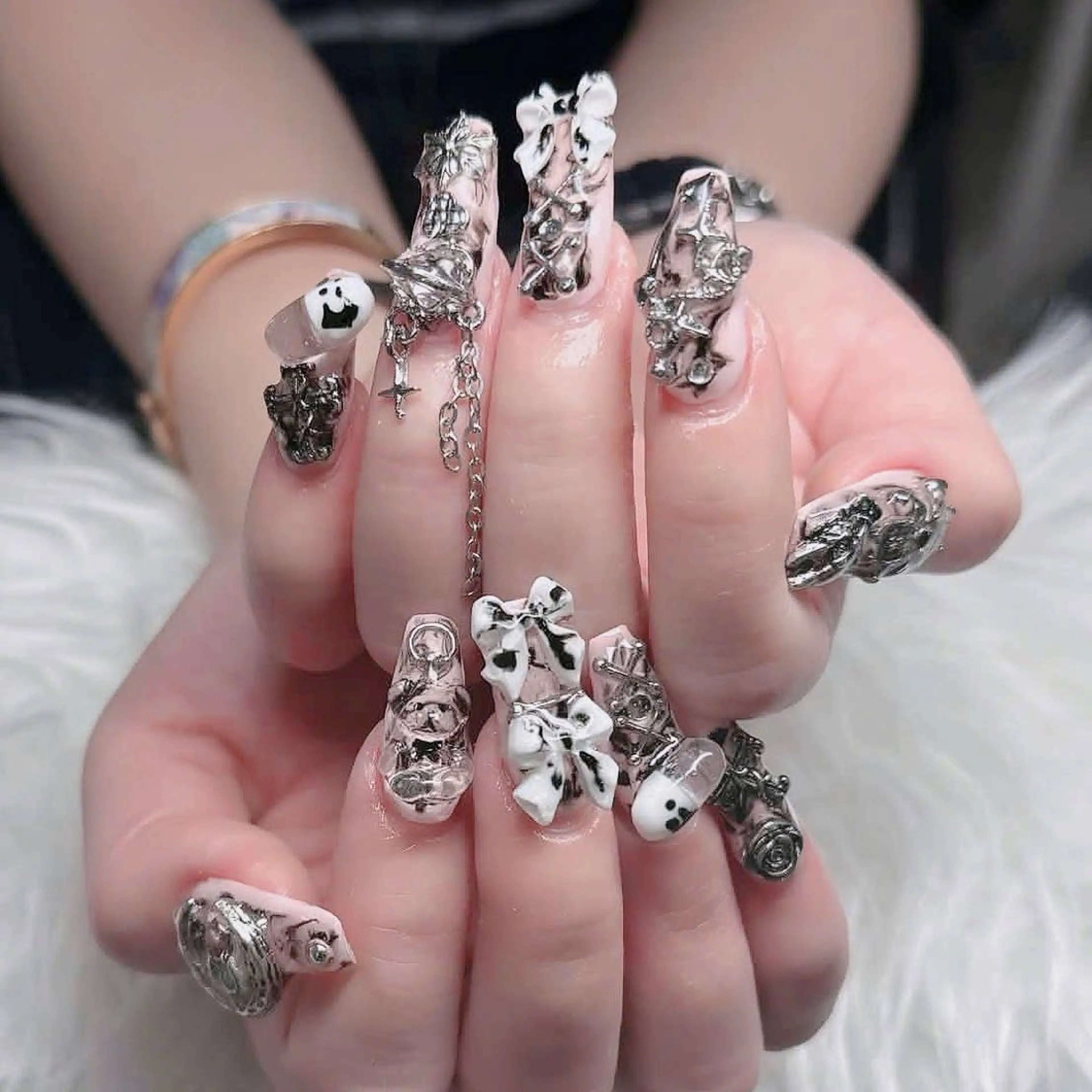 ネイル オーロラネイル フレンチネイル ジェルネイル ハロウィン 韓国ネイル ハンドネイル H.baby Nail Salonのネイルデザイン