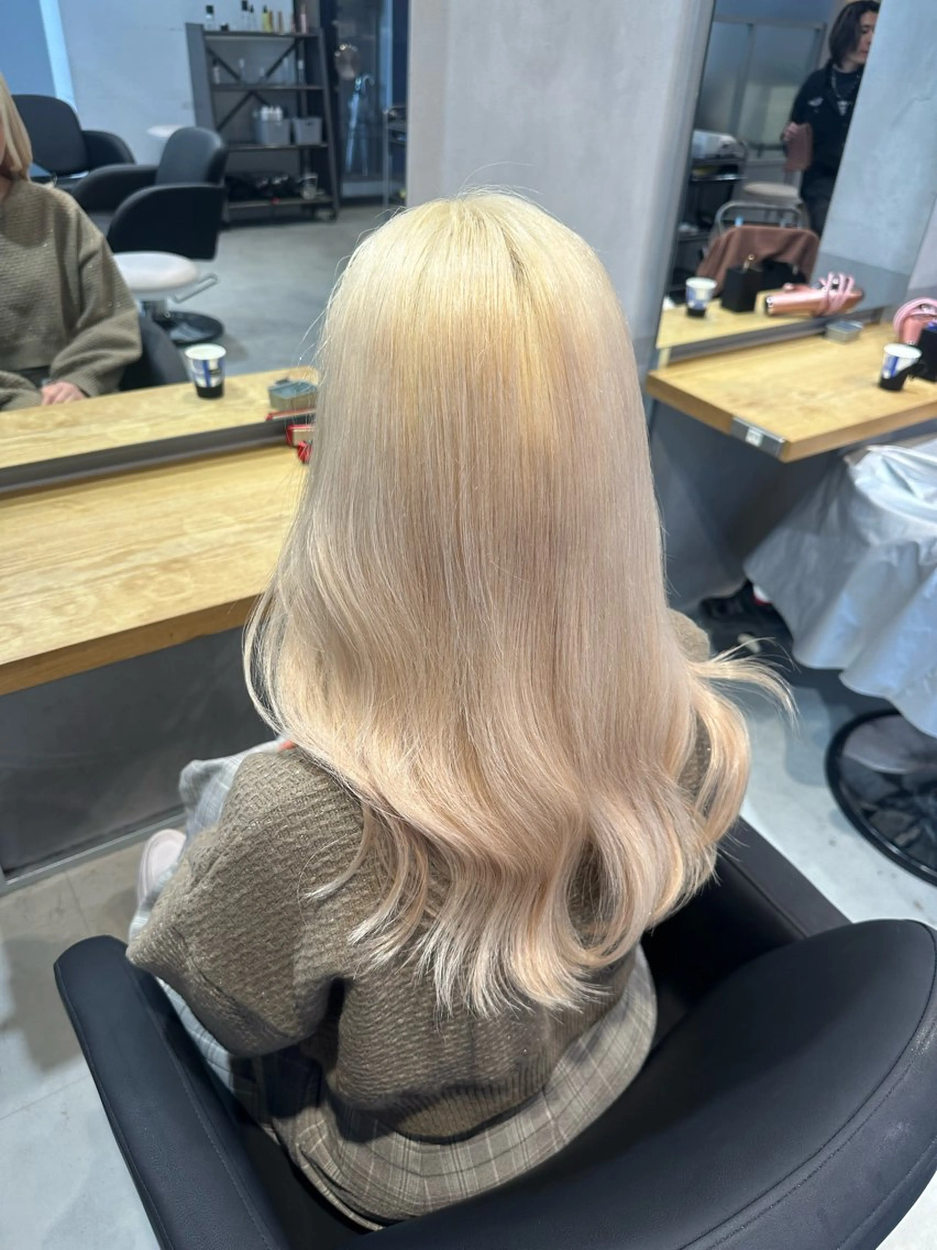 ミディアム カラー ブリーチ 抜きっぱなしブロンド ブロンド ヘアカラー トリートメント 💖ハイライト/ハイ トーン💖MIKIのヘアスタイル