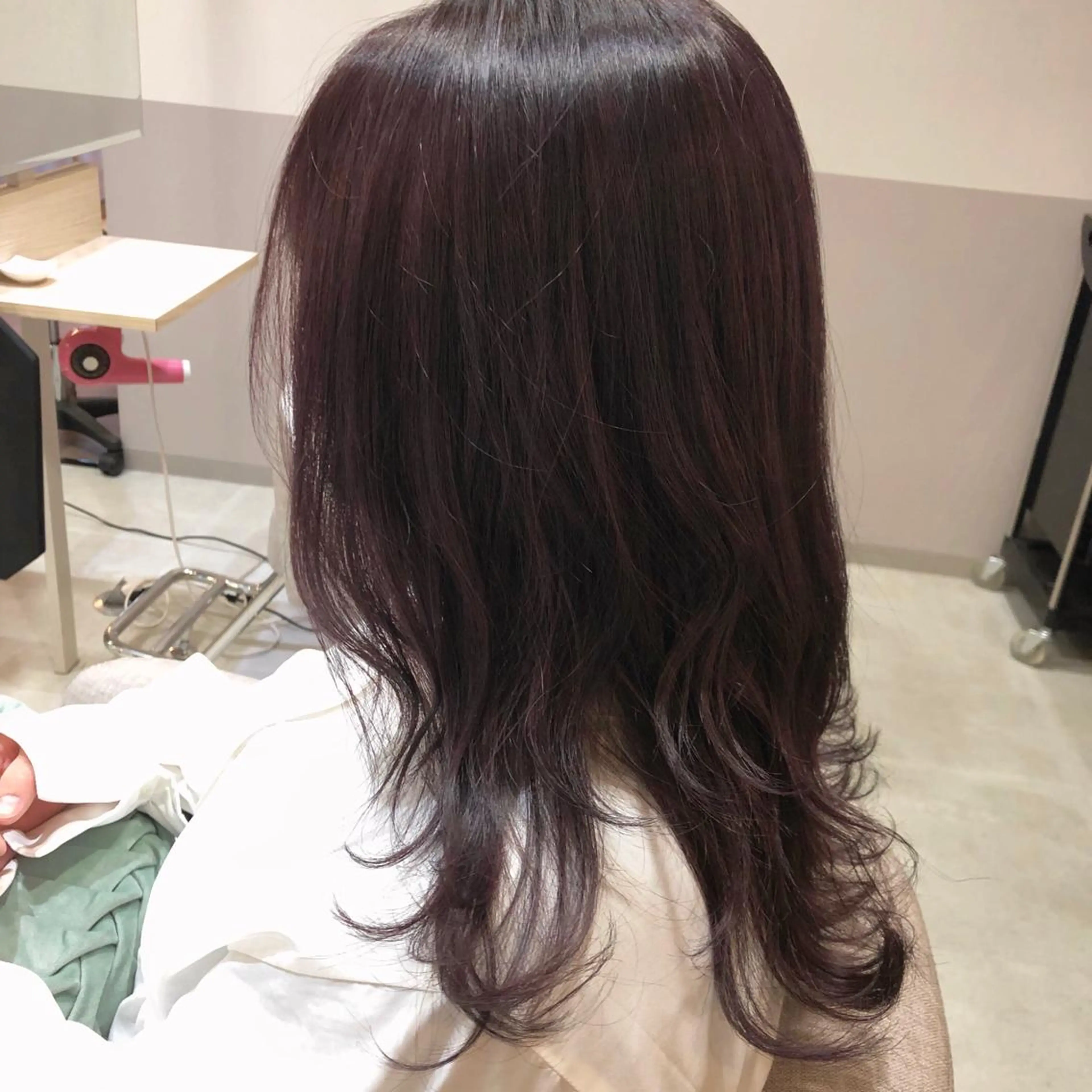 ミディアム 辻本 夏子のヘアスタイル