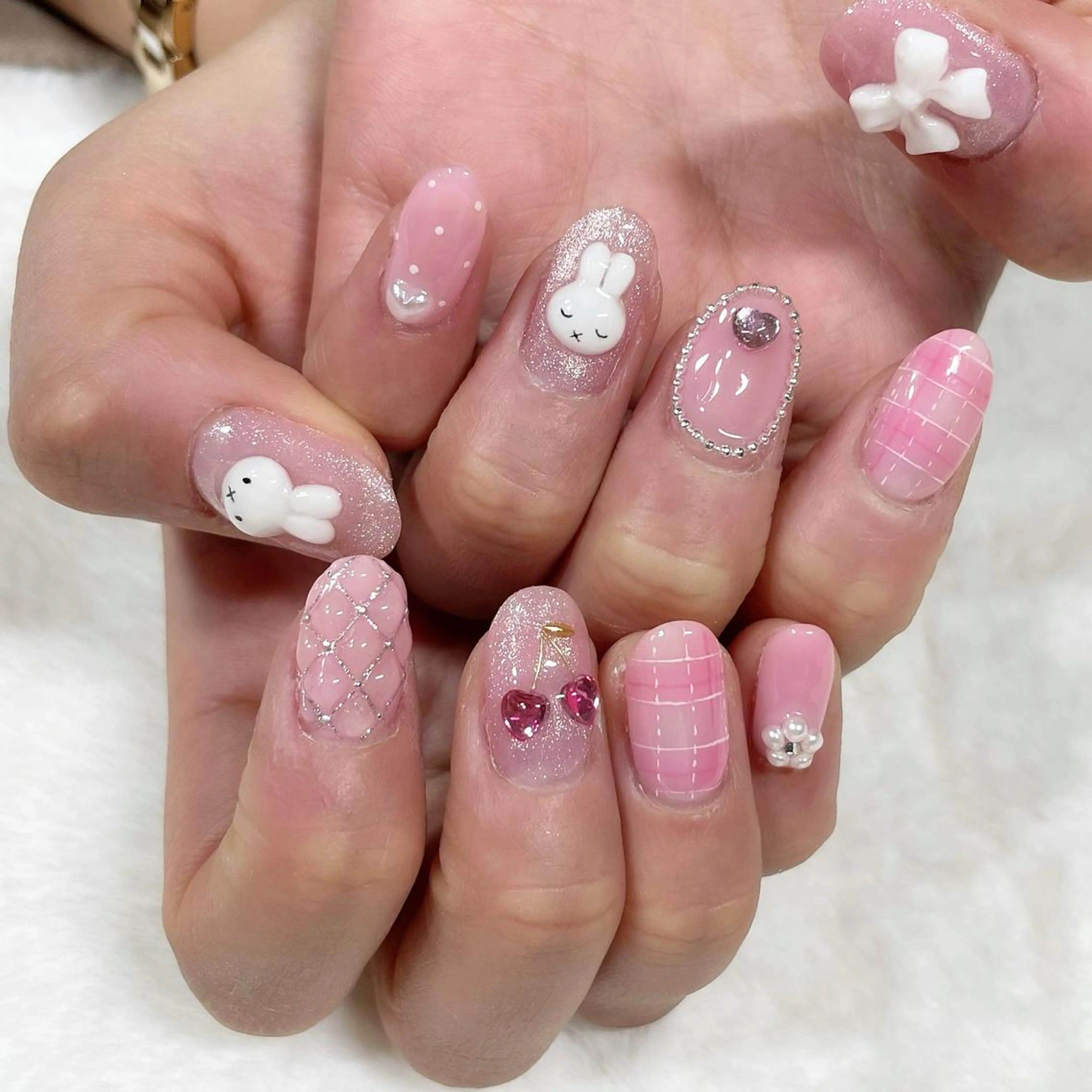 ネイル リボン 東 千夏のネイルデザイン