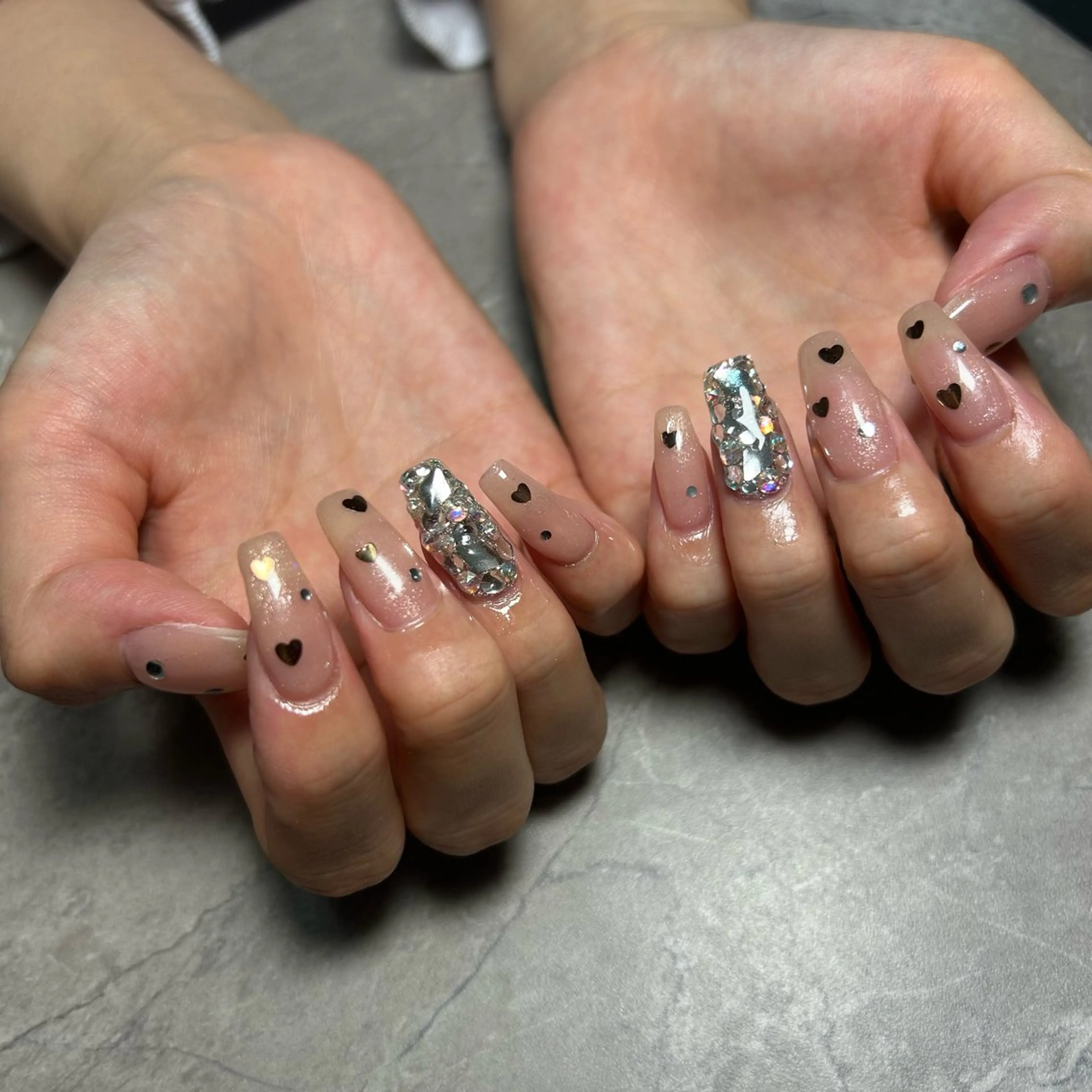 ネイル ハート キラキラネイル スクエアネイル Lulea nailのネイルデザイン