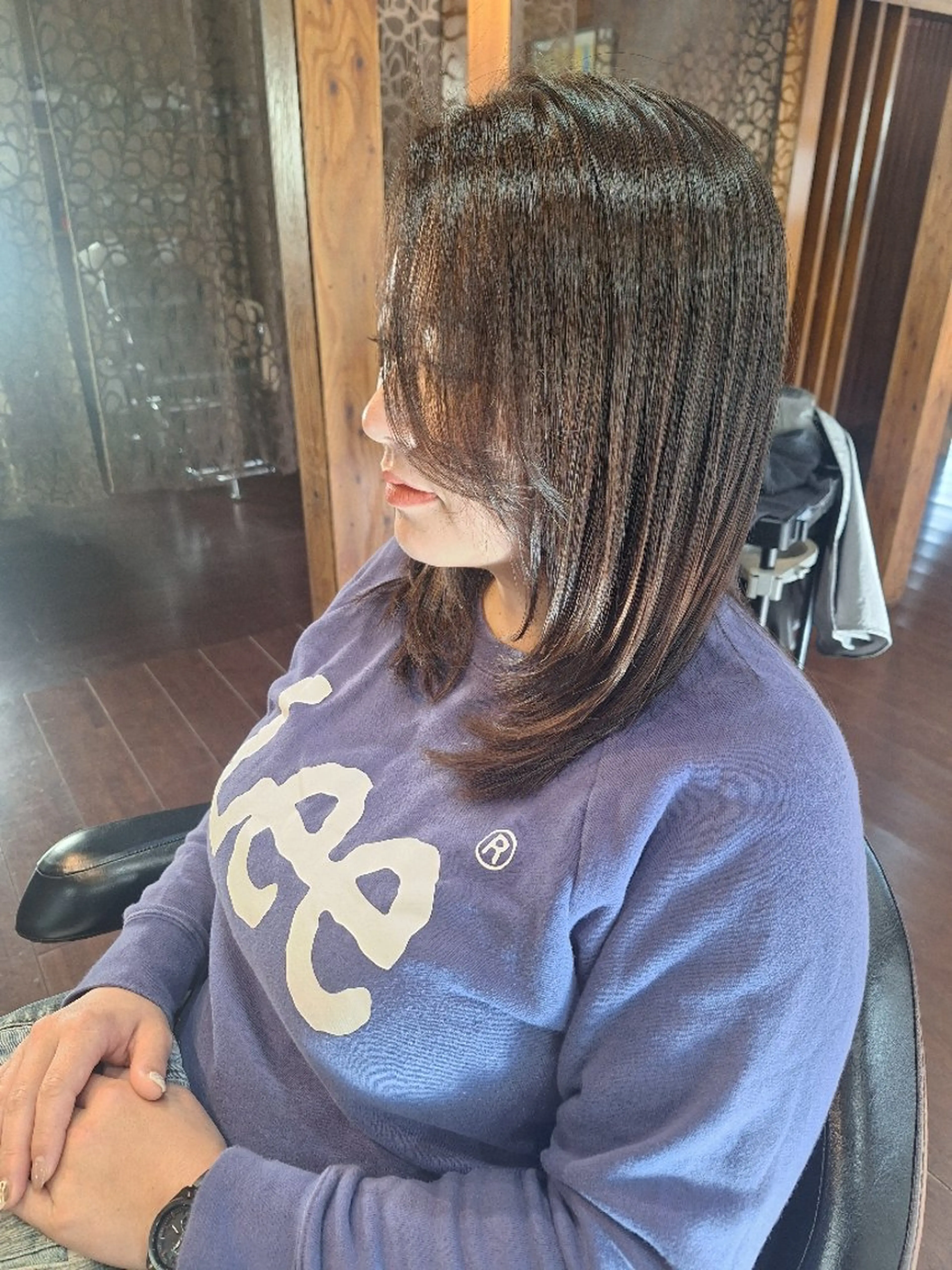 ミディアム 顔まわりレイヤー 顔周りカット レイヤーカット 飯田 仁美のヘアスタイル