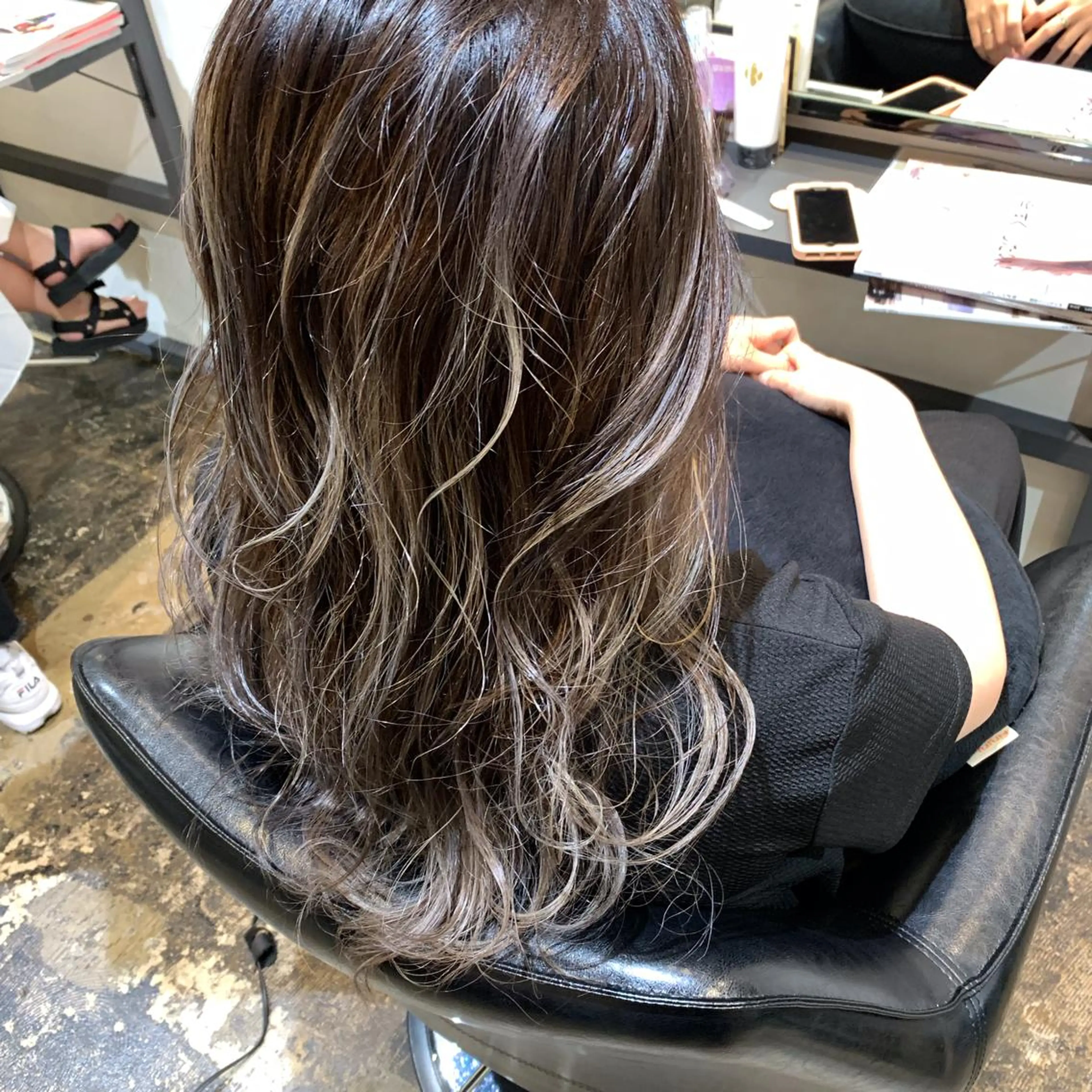 ロング カラー UMEDA FIGAROのヘアスタイル