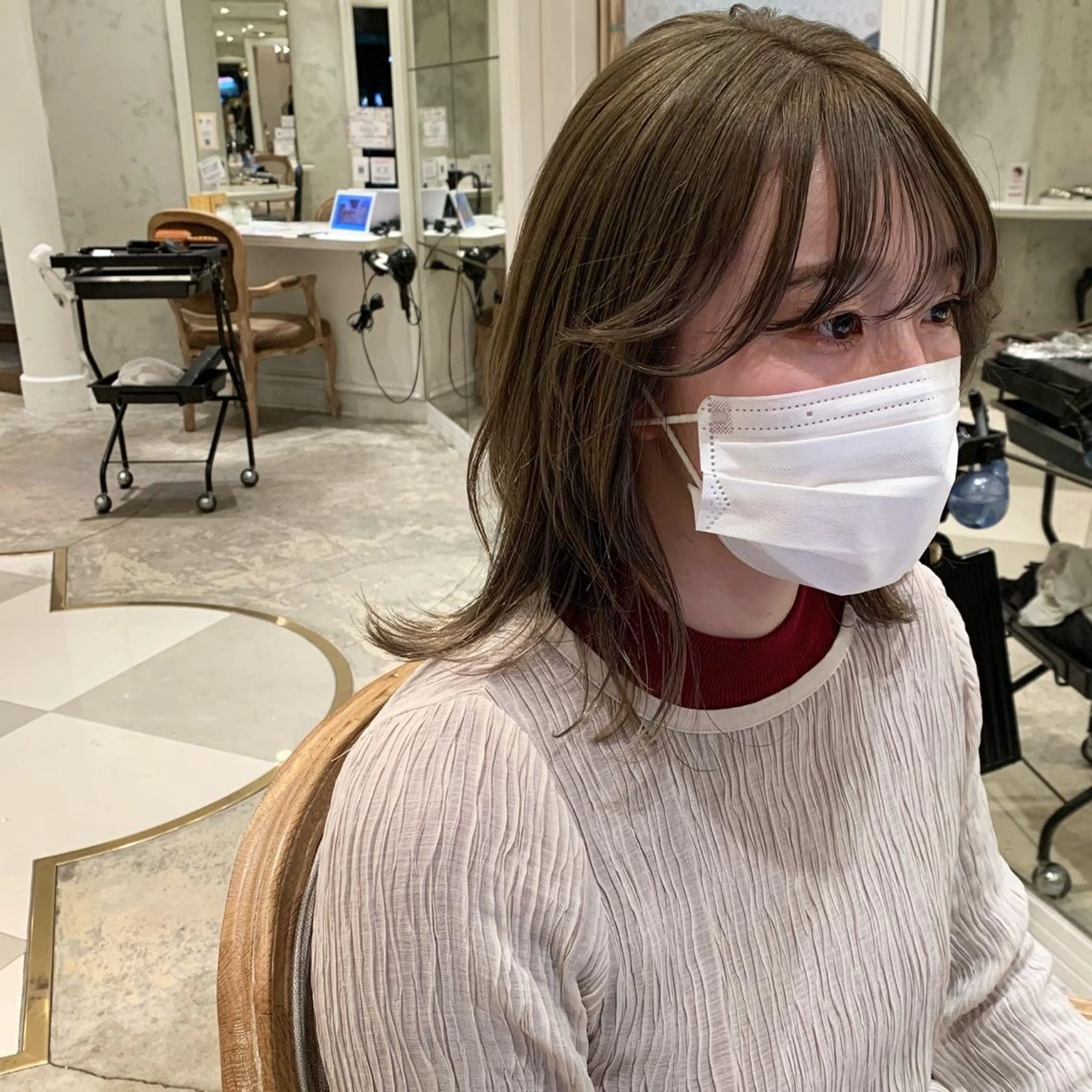 ミディアム カラー ヘアカラー SAKINO． ベージュカラーのヘアスタイル