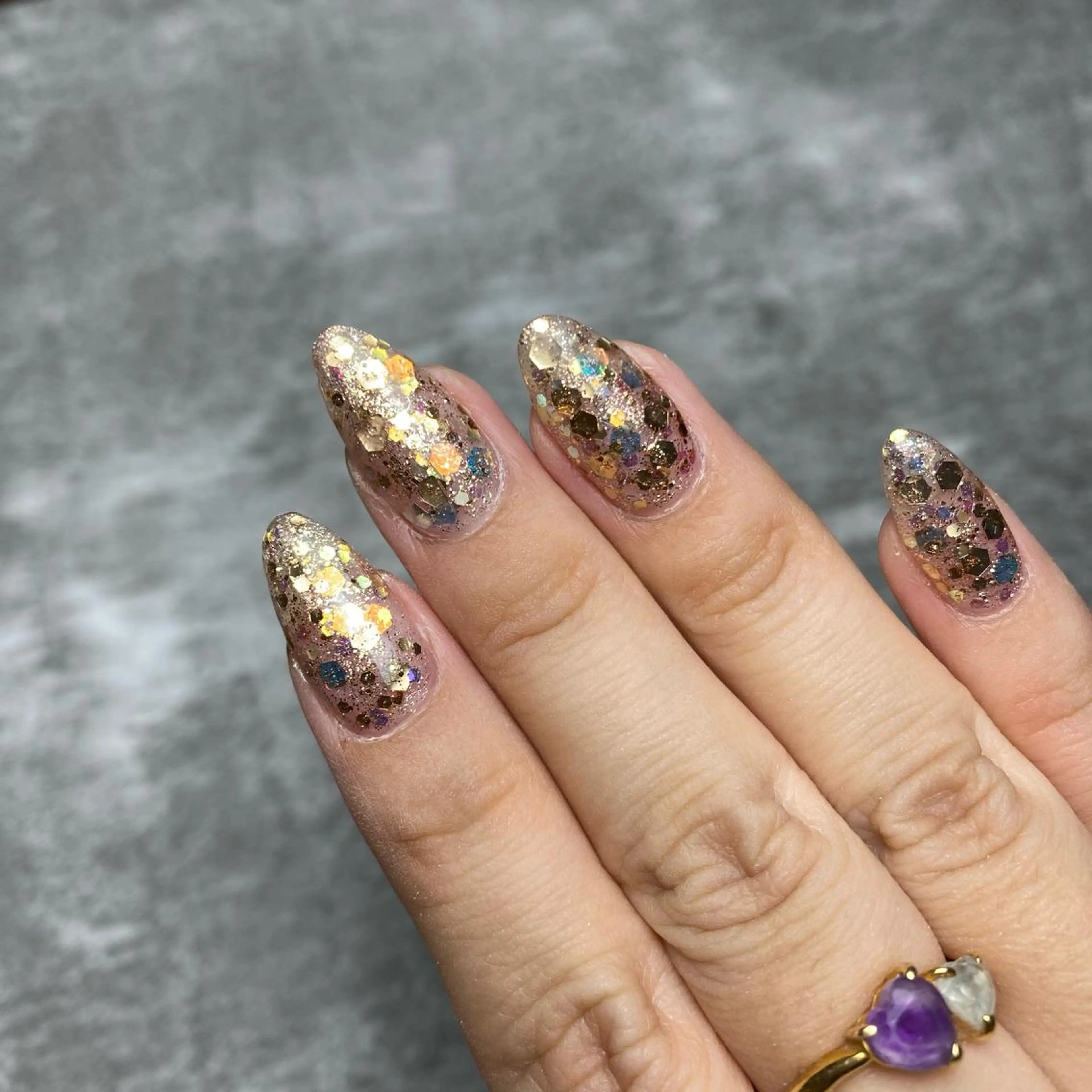 ネイル オーロラネイル ゴールド ラメ(グリッター) ワンカラーネイル ピンク ハンドネイル yuki nail...のネイルデザイン