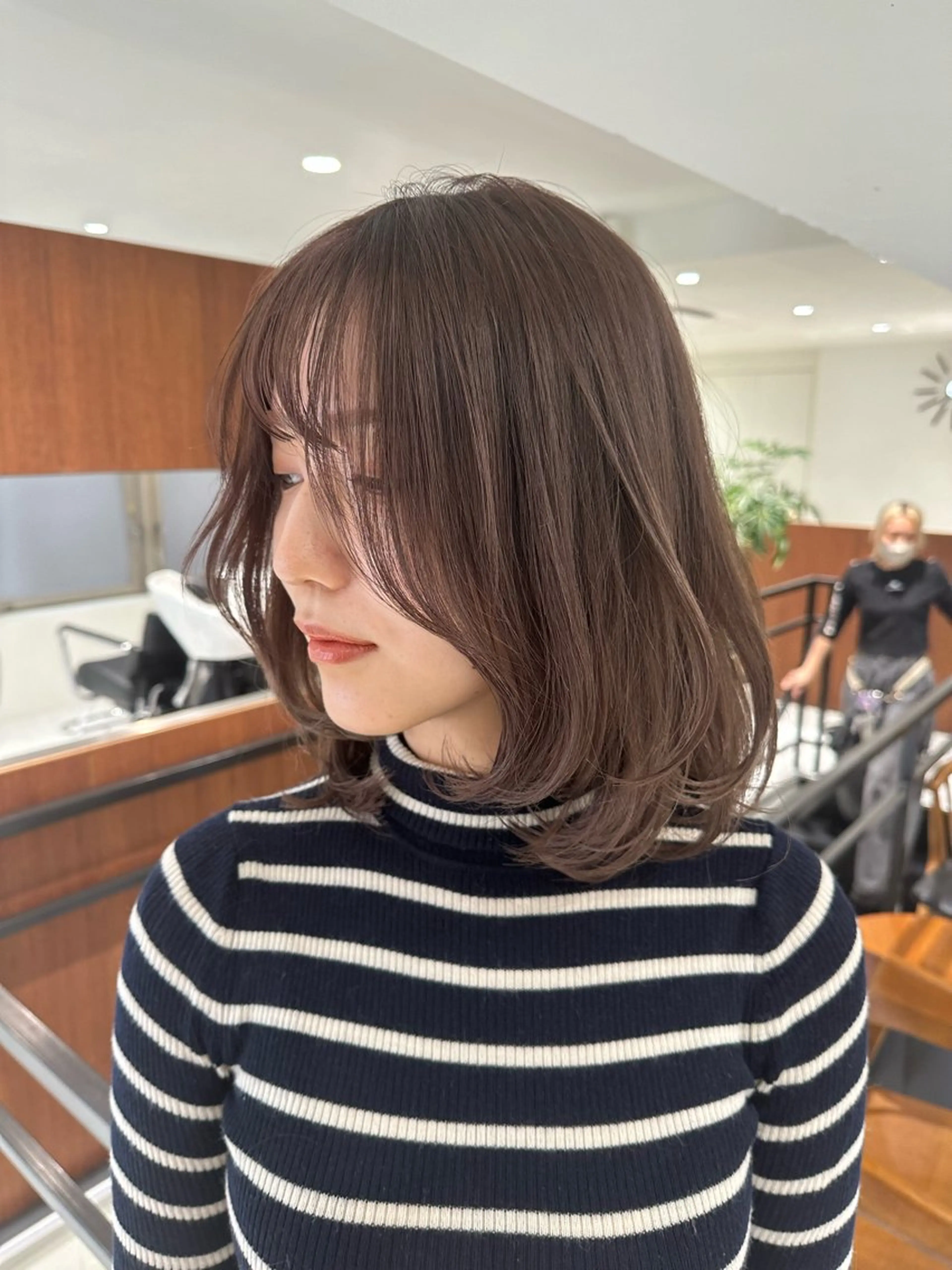 ミディアム カラー バレイヤージュ ハイライトカラー ハイライト レイヤーカット ご予約 宜しくお願いします！のヘアスタイル