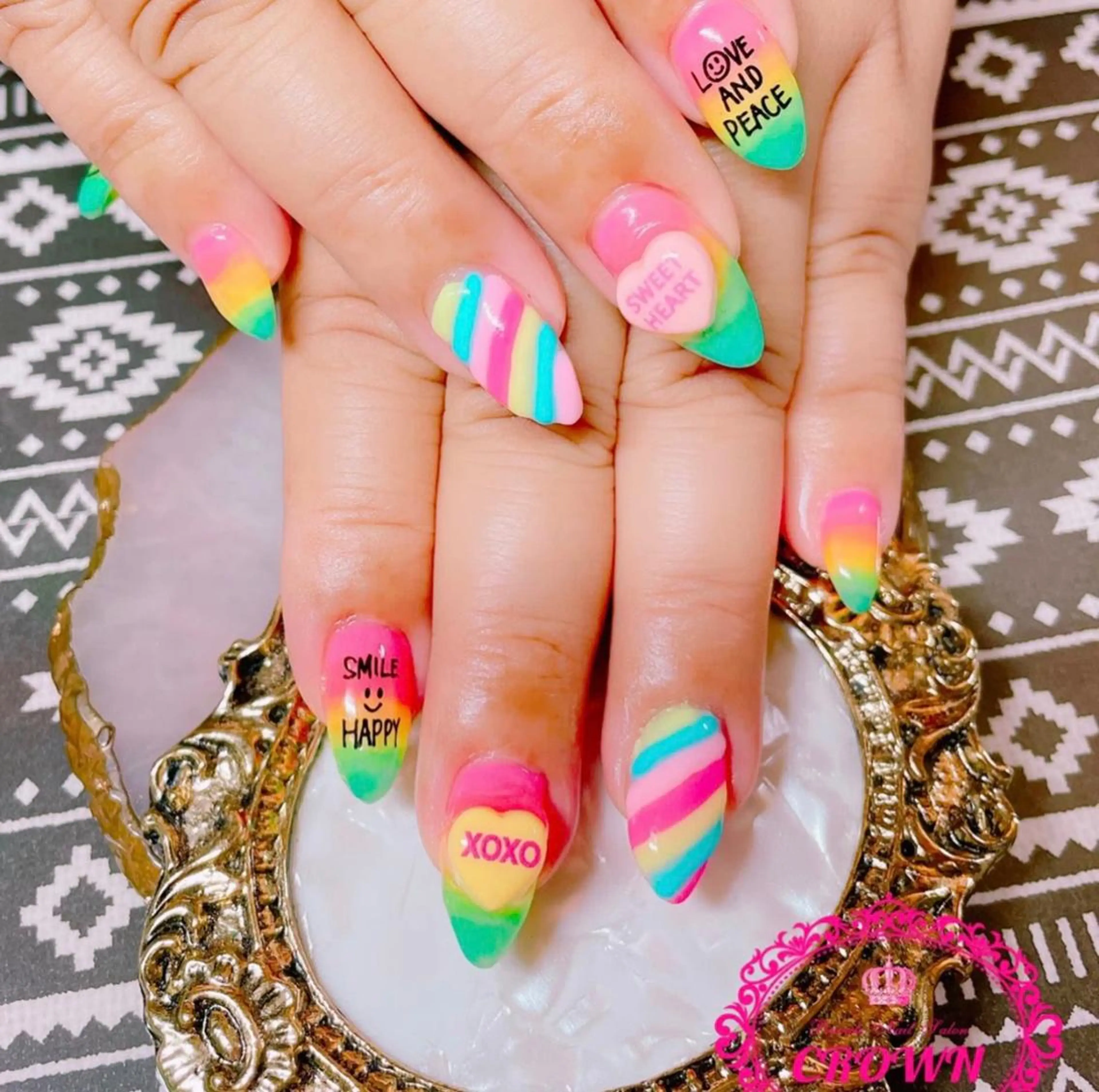 ネイル ハンドネイル CROWN プライベートサロンのネイルデザイン