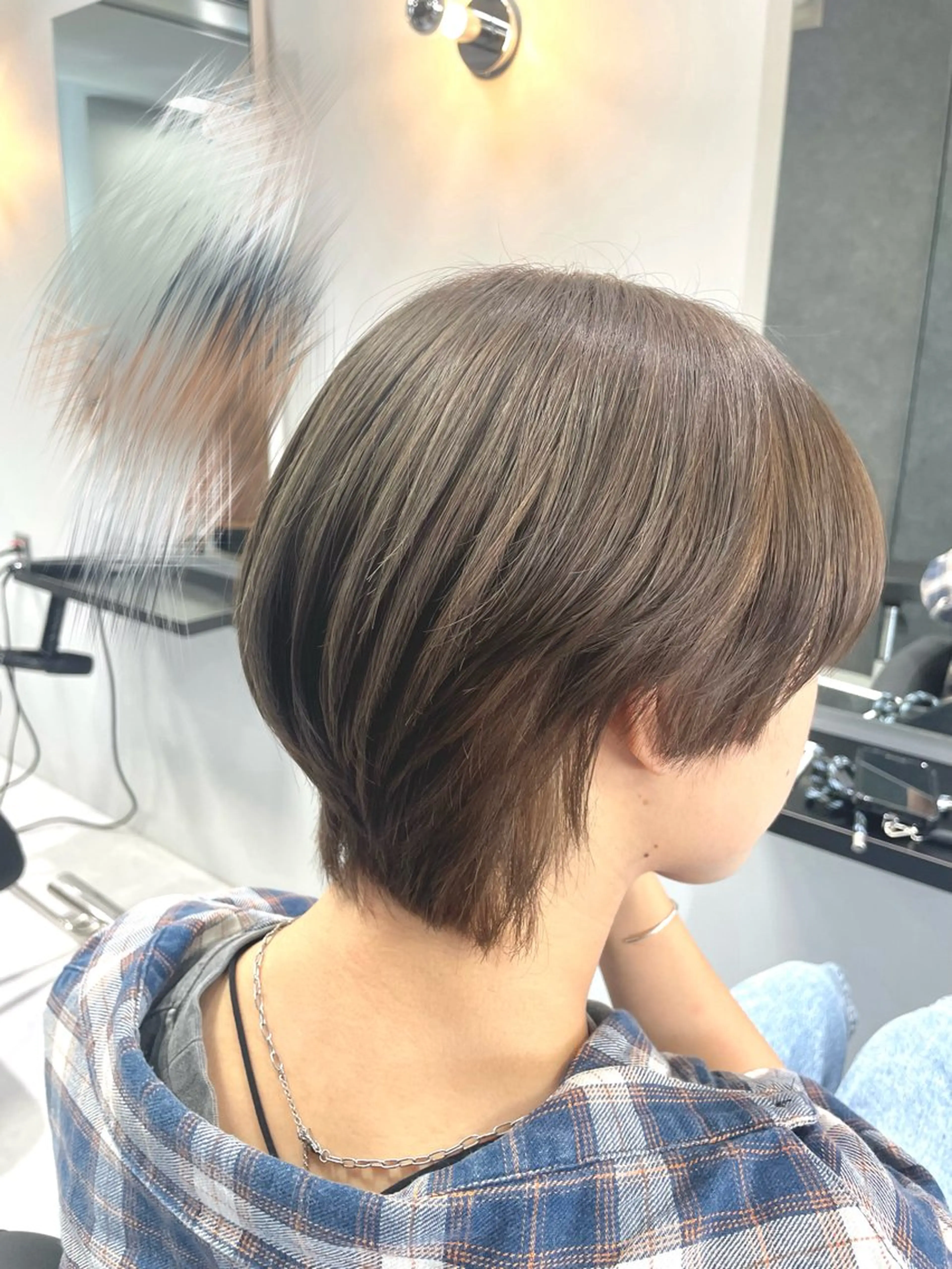 ショート カラー ダブルカラー グレージュ ショートヘア 樋川 早紀のヘアスタイル