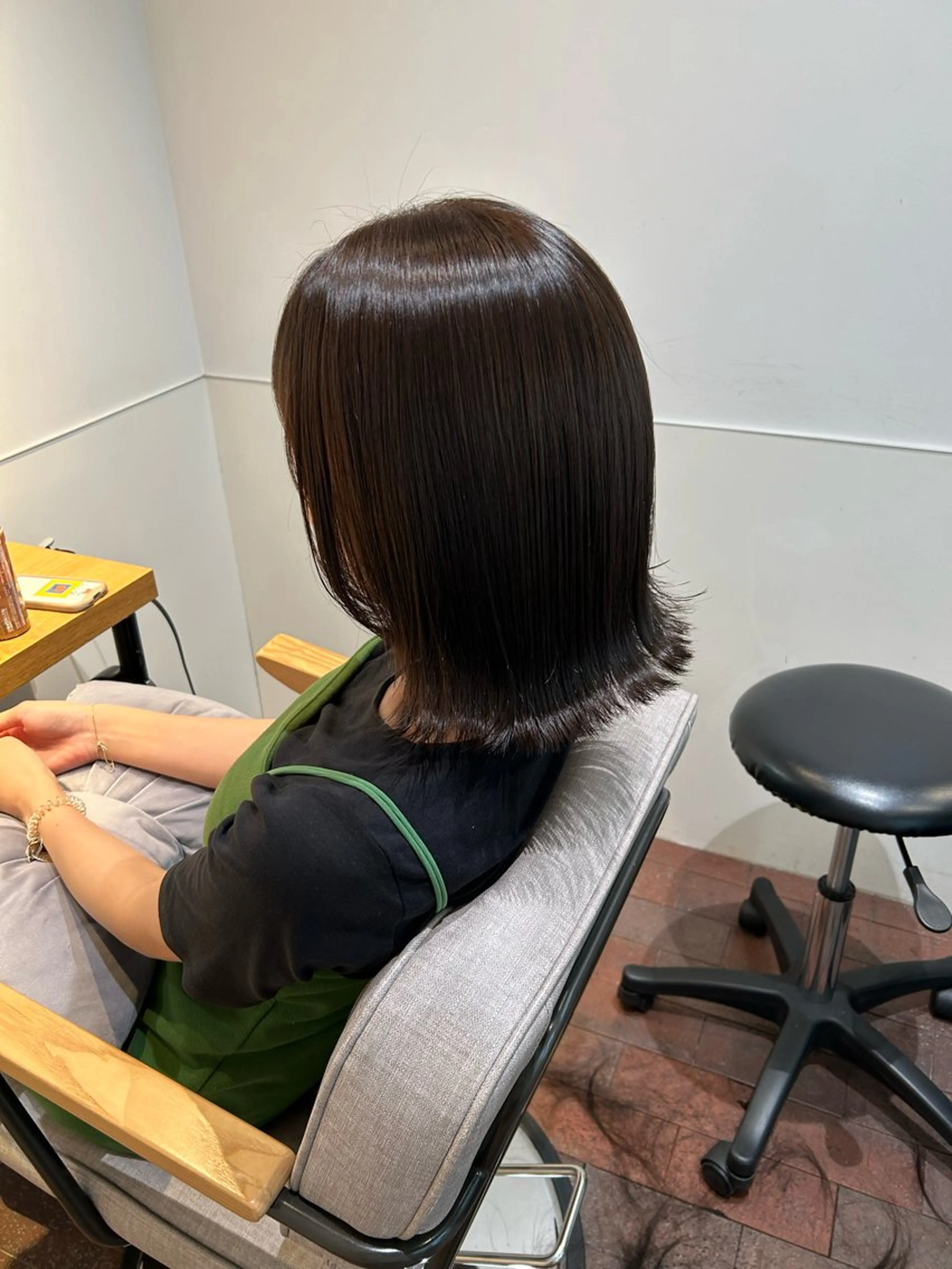 ショート カラー 切りっぱなしボブ オリーブカラー ボブ miu. ボブ/透け感カラーのヘアスタイル