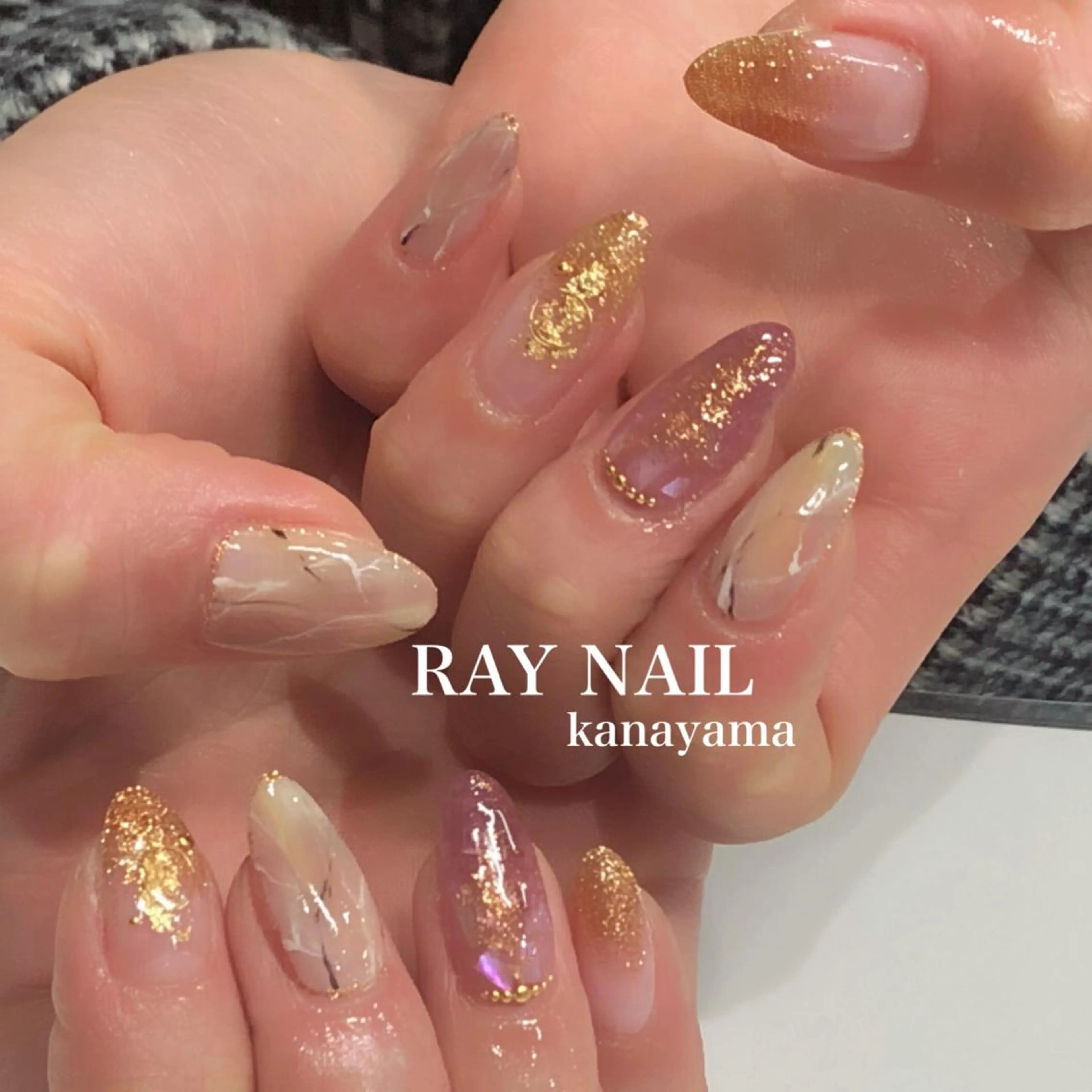 ネイル キラキラネイル ニュアンスネイル Arowa 伊田のネイルデザイン