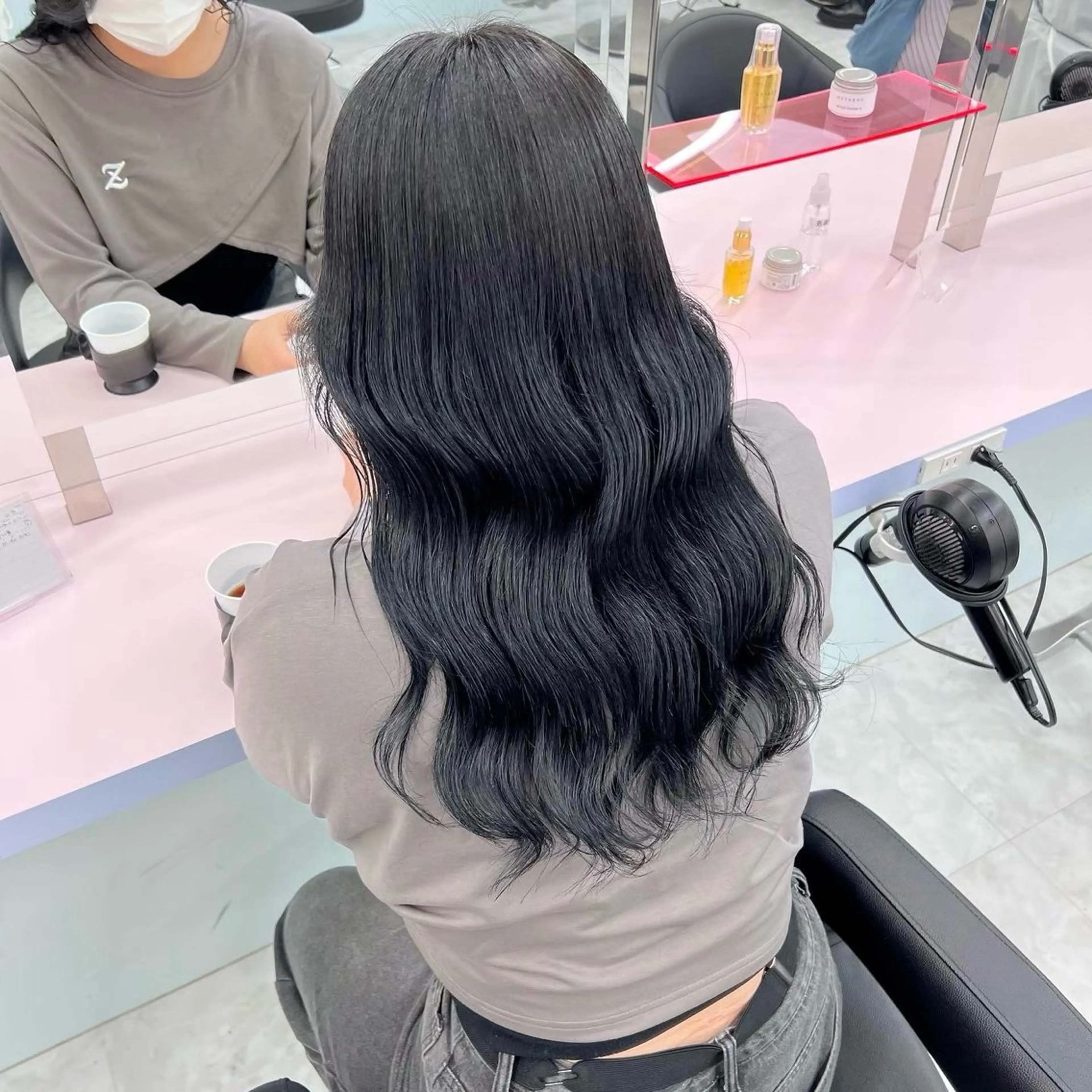 ロング カラー パーマ ヘアアレンジ カット ヘアカラー トリートメント 透明感ブリーチカラー 🌈TOMOHIROのヘアスタイル