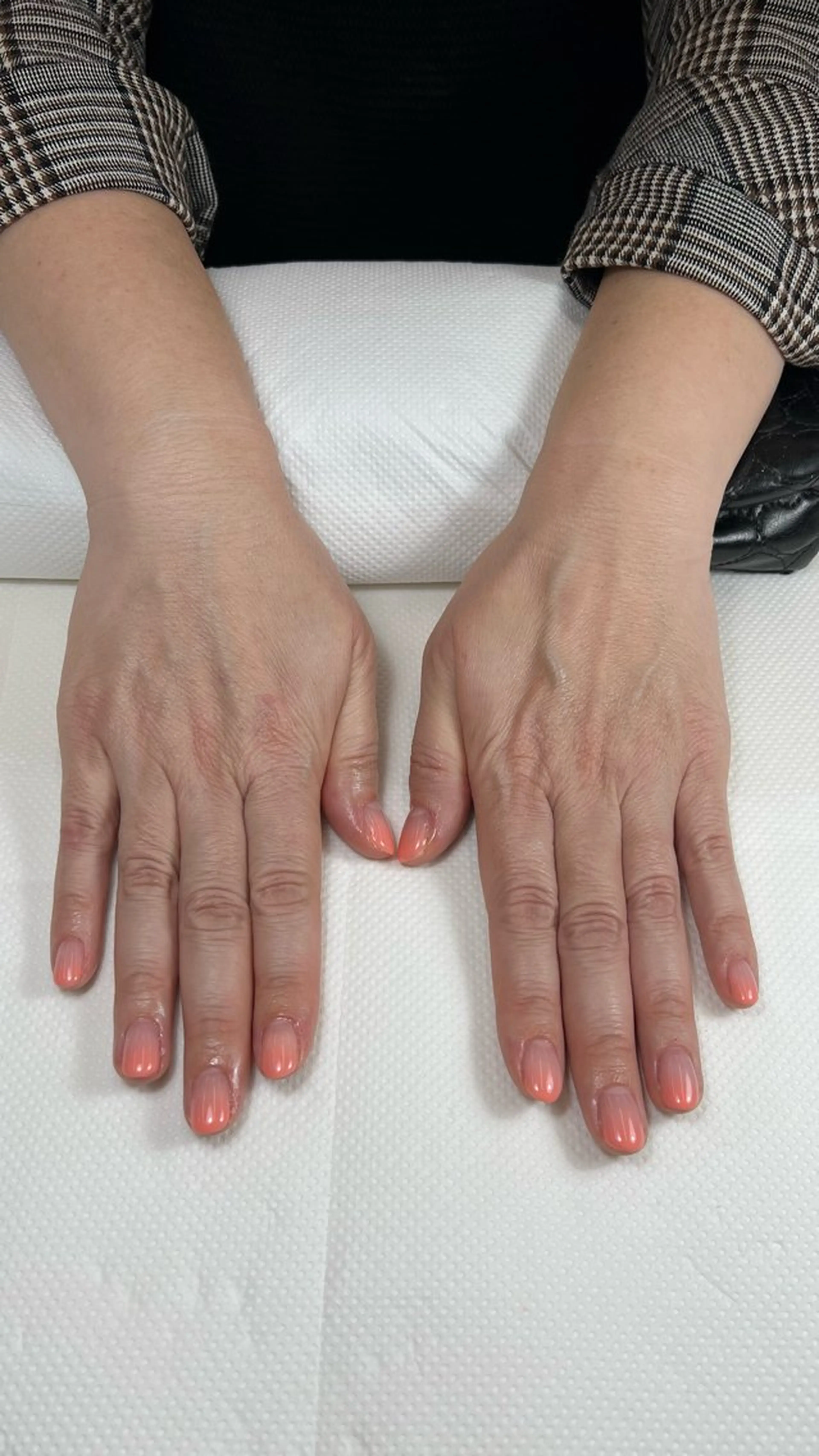 ネイル 名越 彩花のネイルデザイン