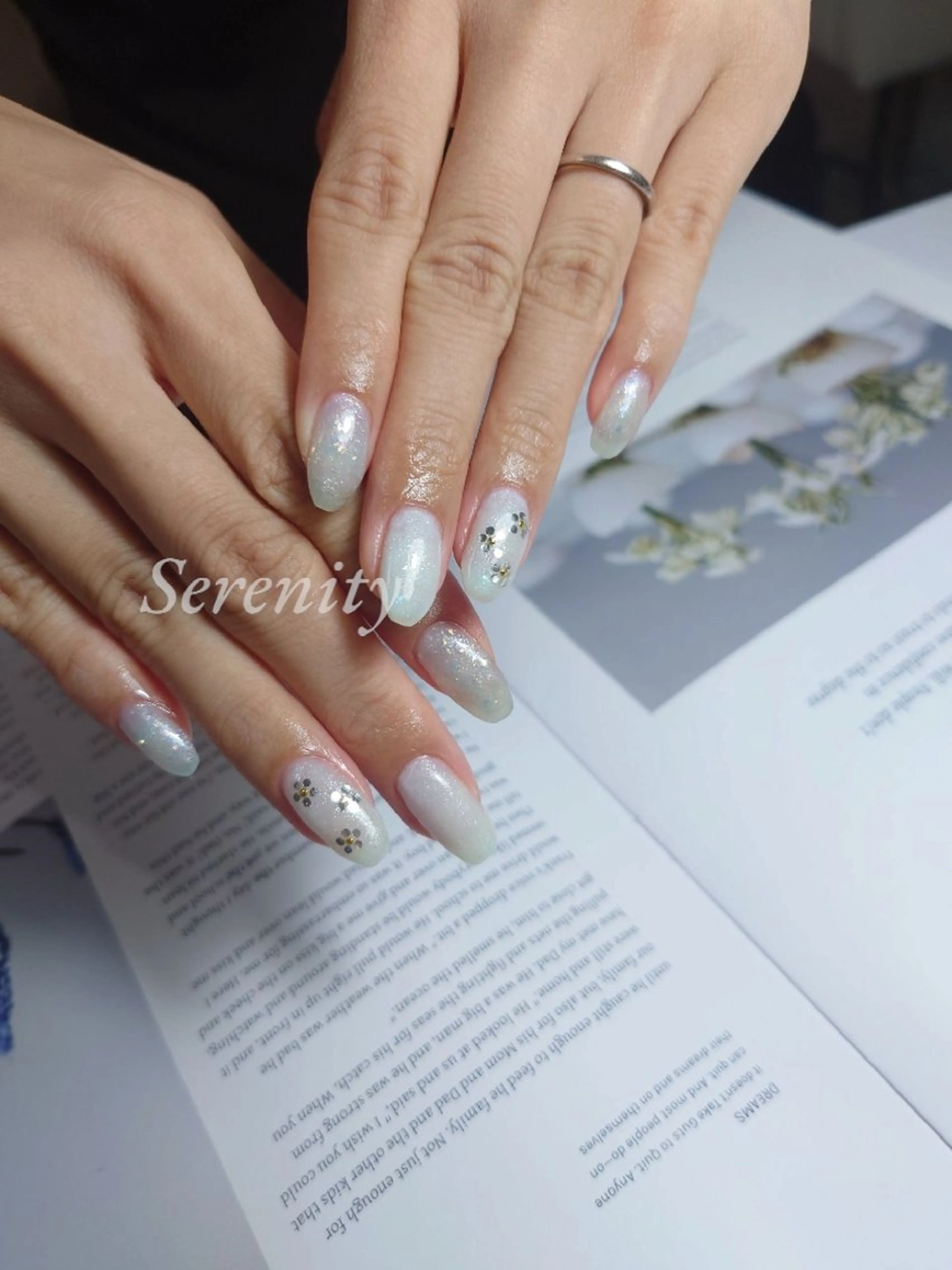 ネイル フラワーネイル ラメ(グリッター) 水色 ハンドネイル nail  serenityのネイルデザイン