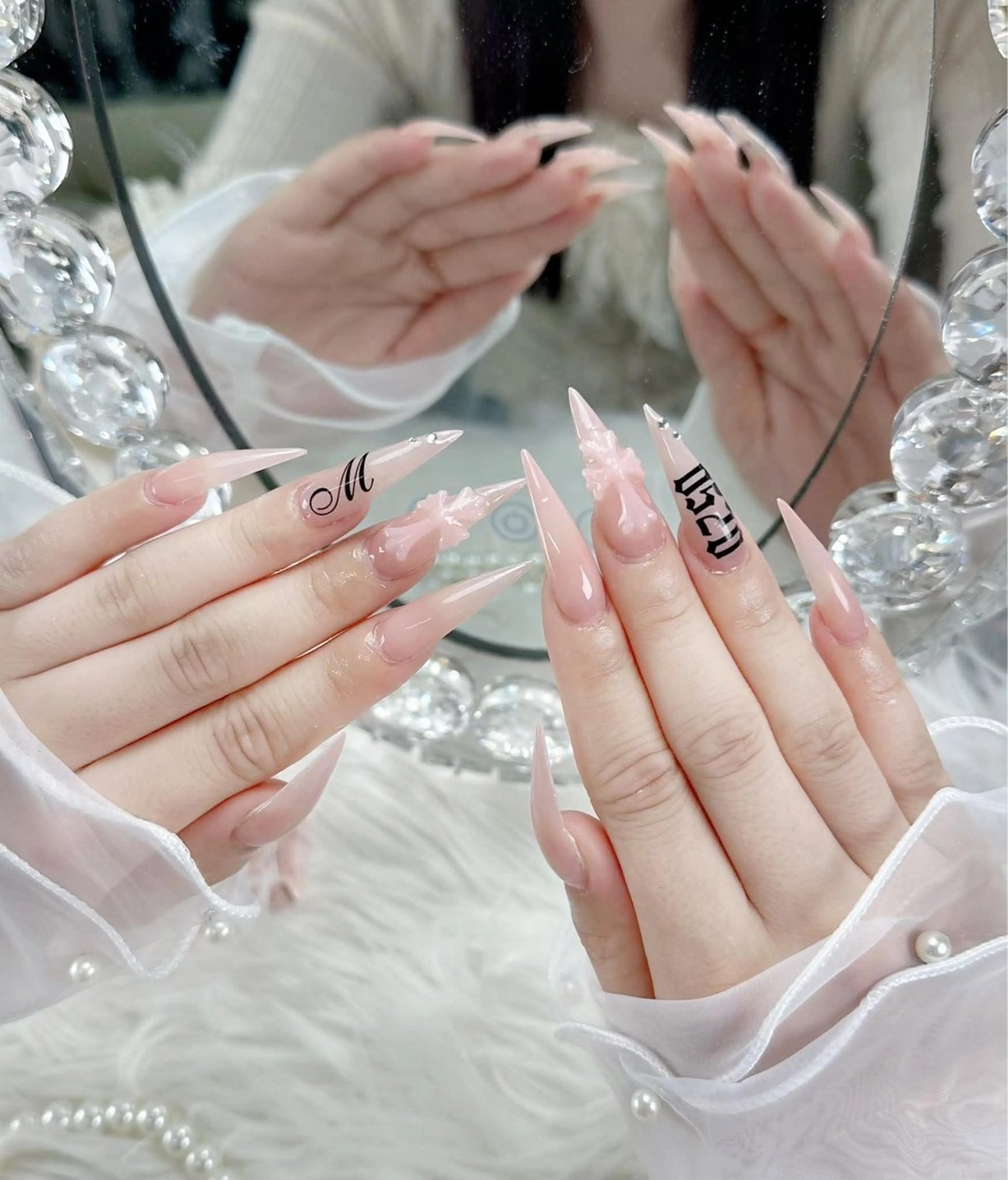 ネイル オーロラネイル チークネイル フラッシュネイル フレンチネイル ジェルネイル ハンドネイル ハンドケア Nova Nail Nambaのネイルデザイン