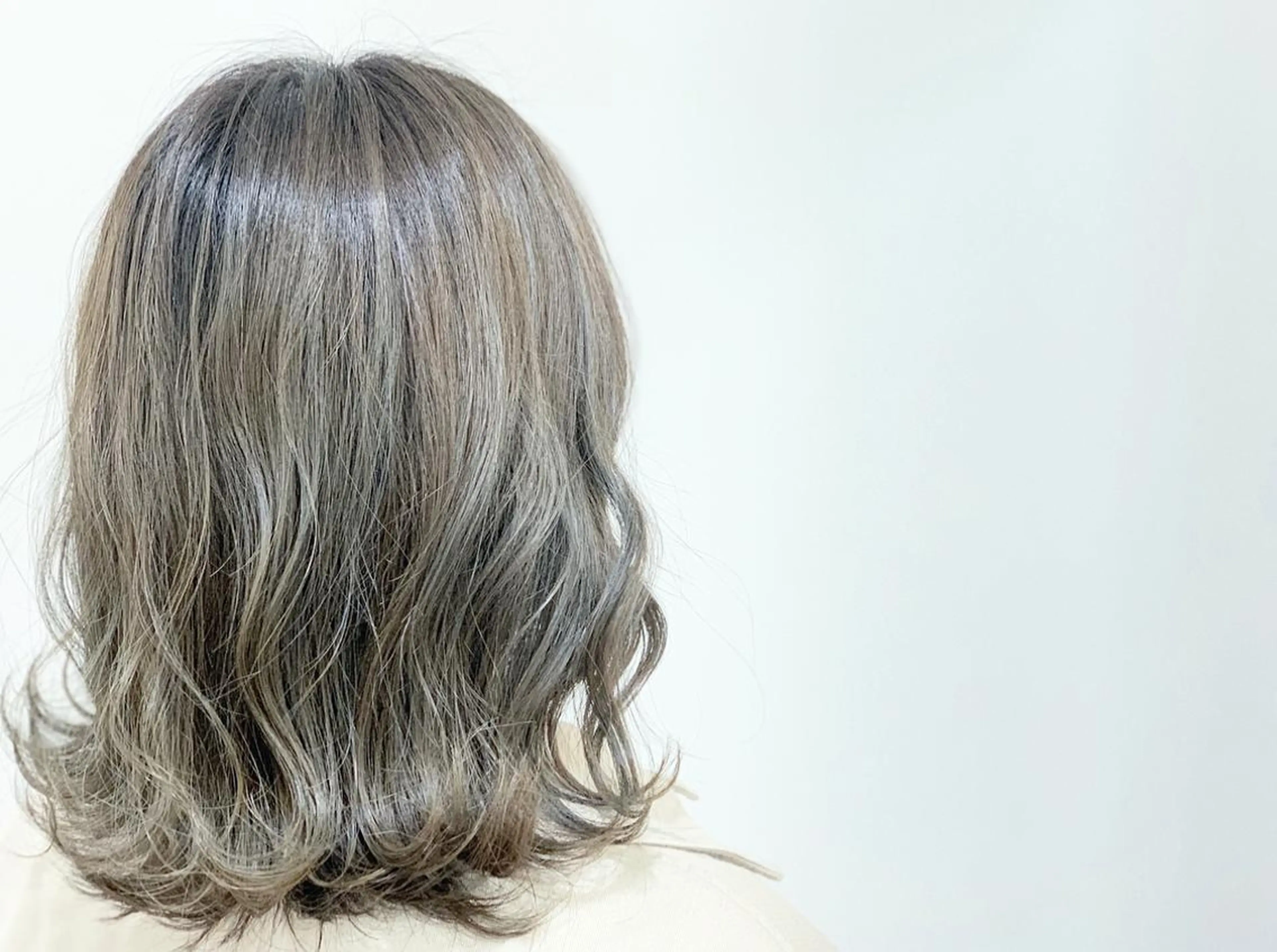 セミロング カラー ヘアカラー あべ ゆうかのヘアスタイル