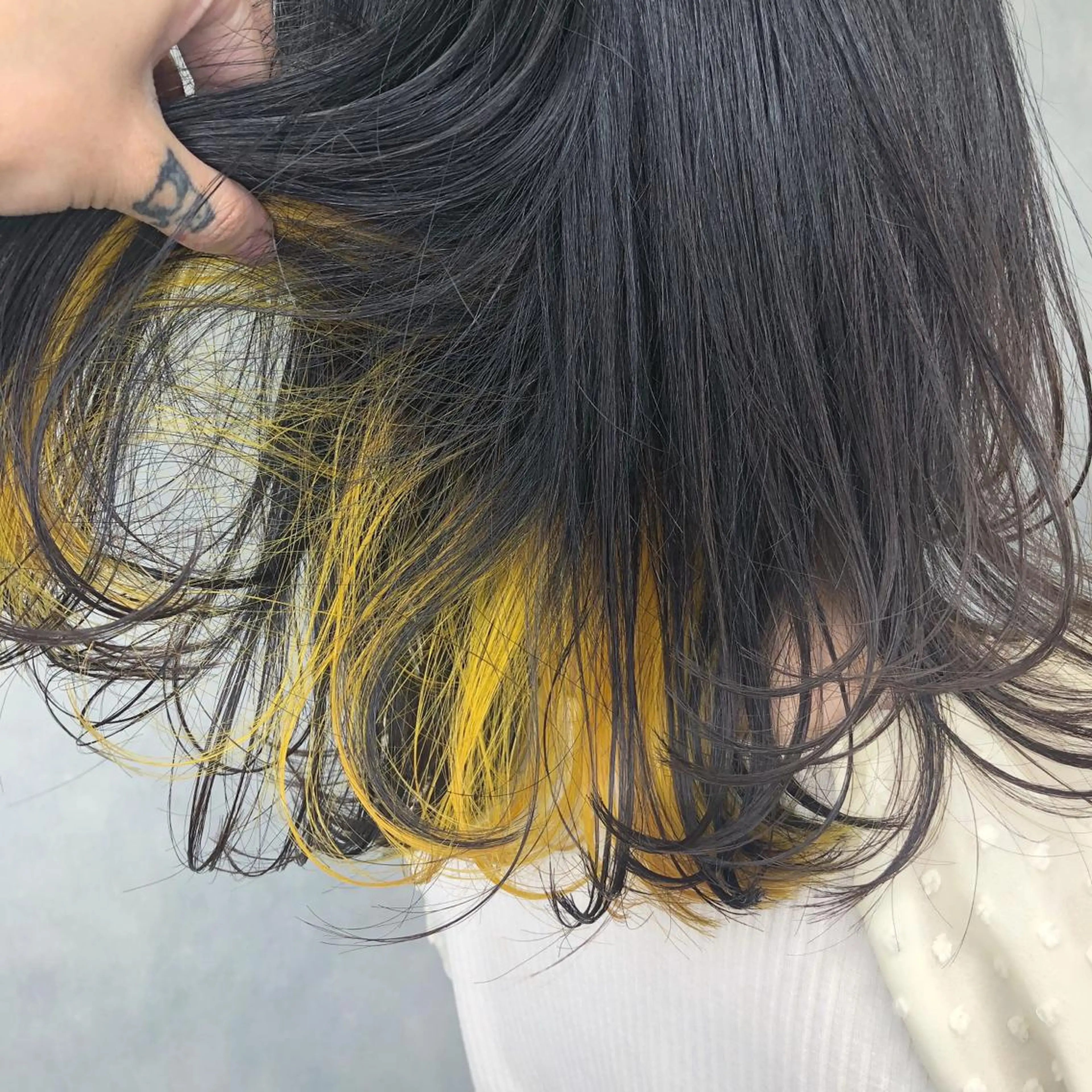 セミロング カラー ハイトーンカラー インナーカラー イエローカラー ORIKA 美容室のヘアスタイル