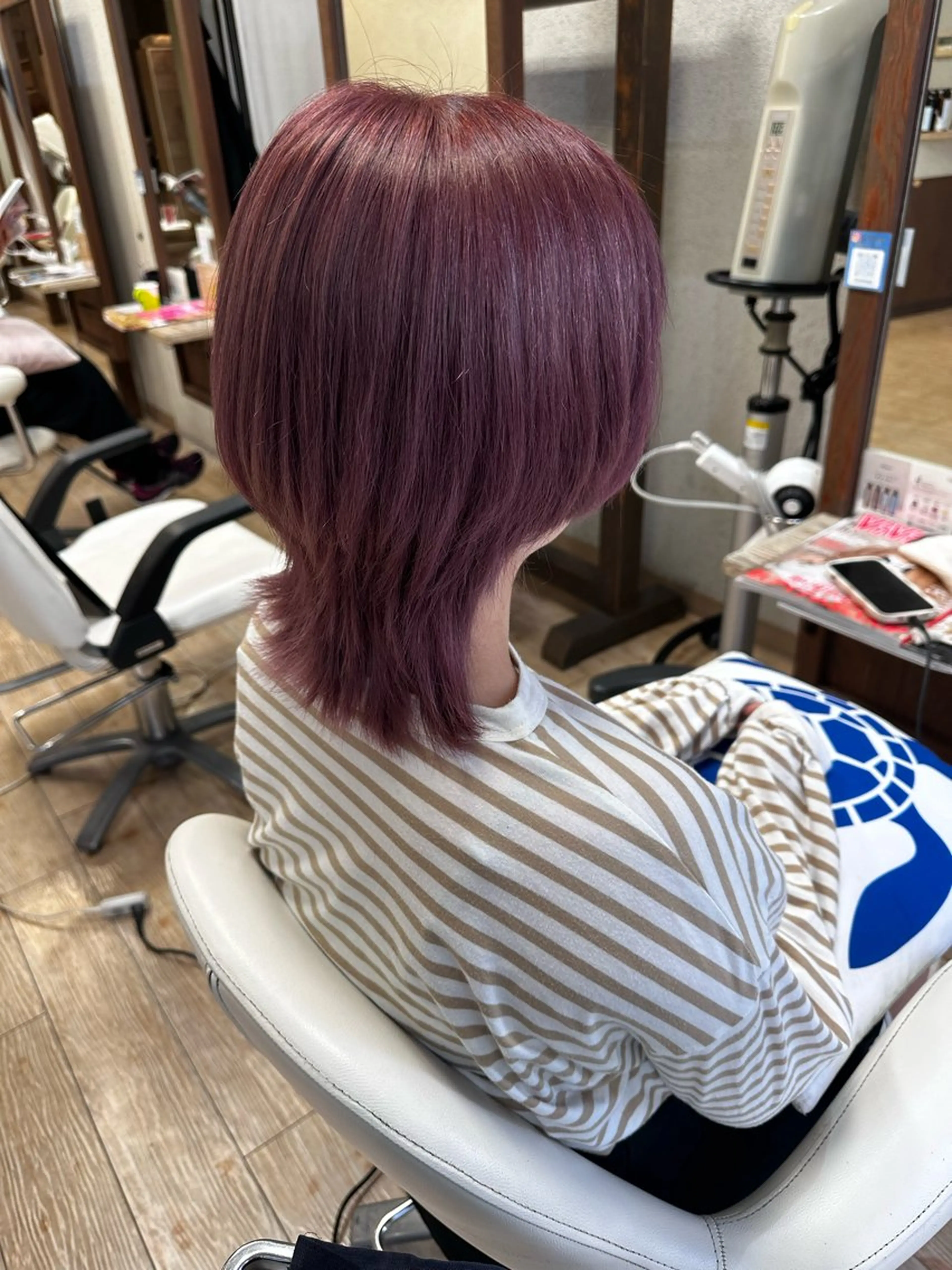 ショート カラー ブリーチ バイオレットカラー ヘアカラー 阿部 美咲のヘアスタイル