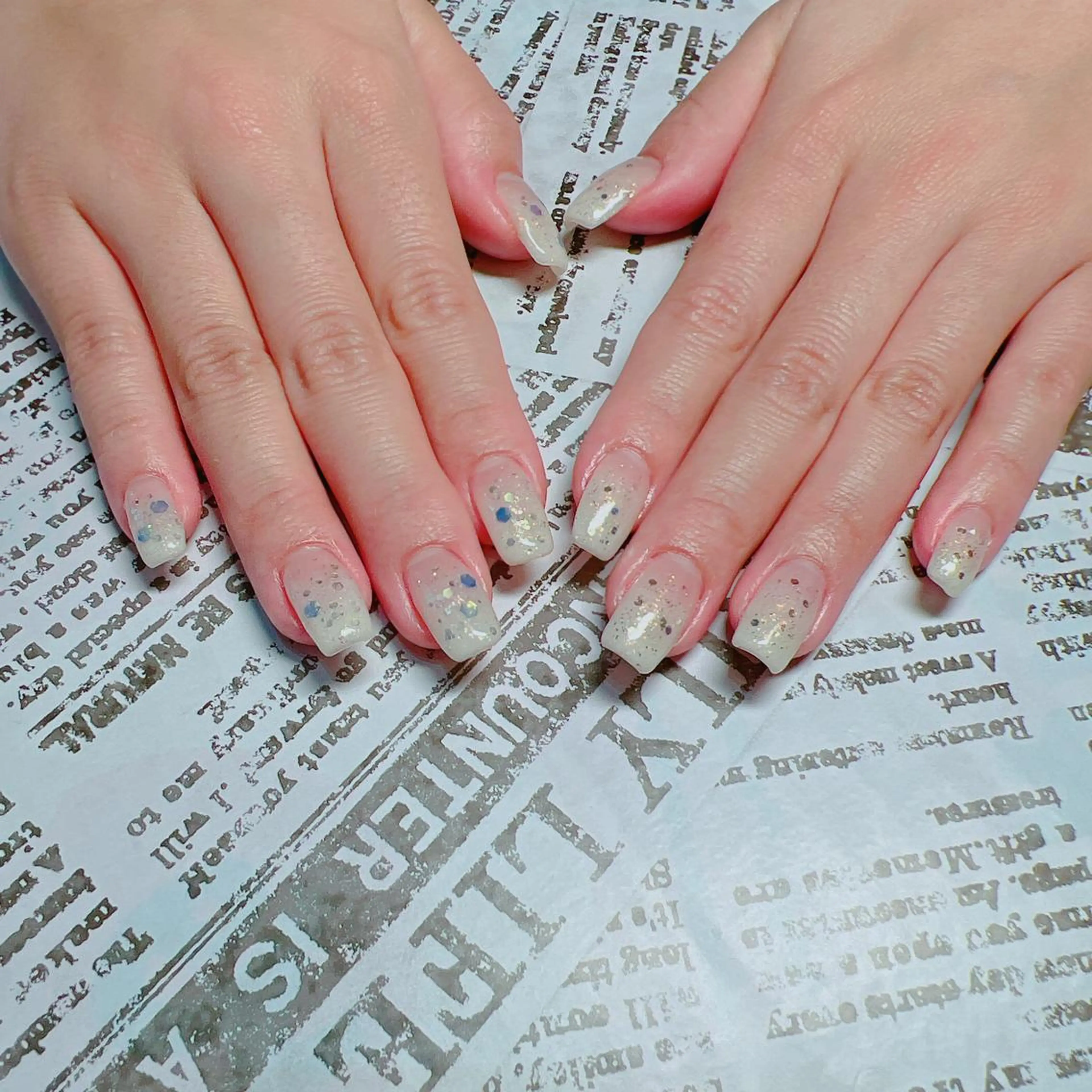 ネイル グラデーション ホログラムネイル ホワイト ハンドネイル たきぐち みちこのネイルデザイン