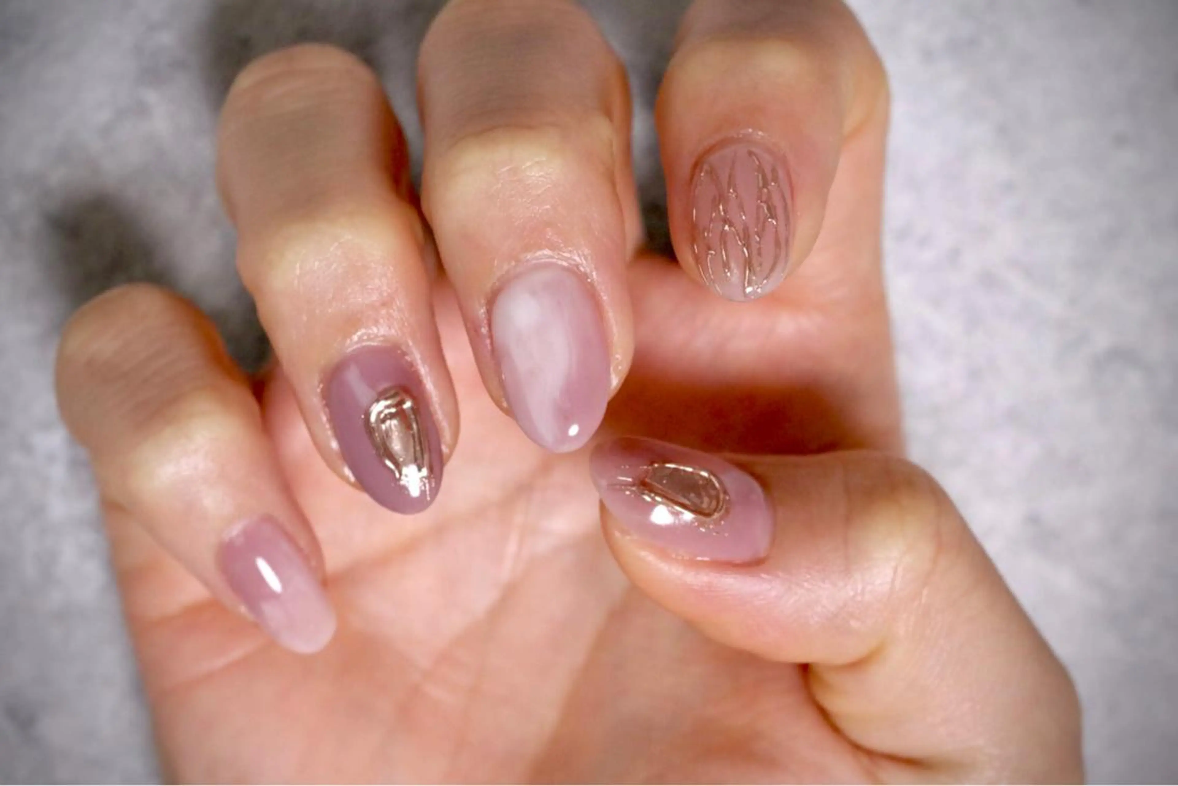 ネイル オーロラネイル カジュアル ジェルネイル ラメ(グリッター) マグネットネイル ハンドネイル MH Nailのネイルデザイン