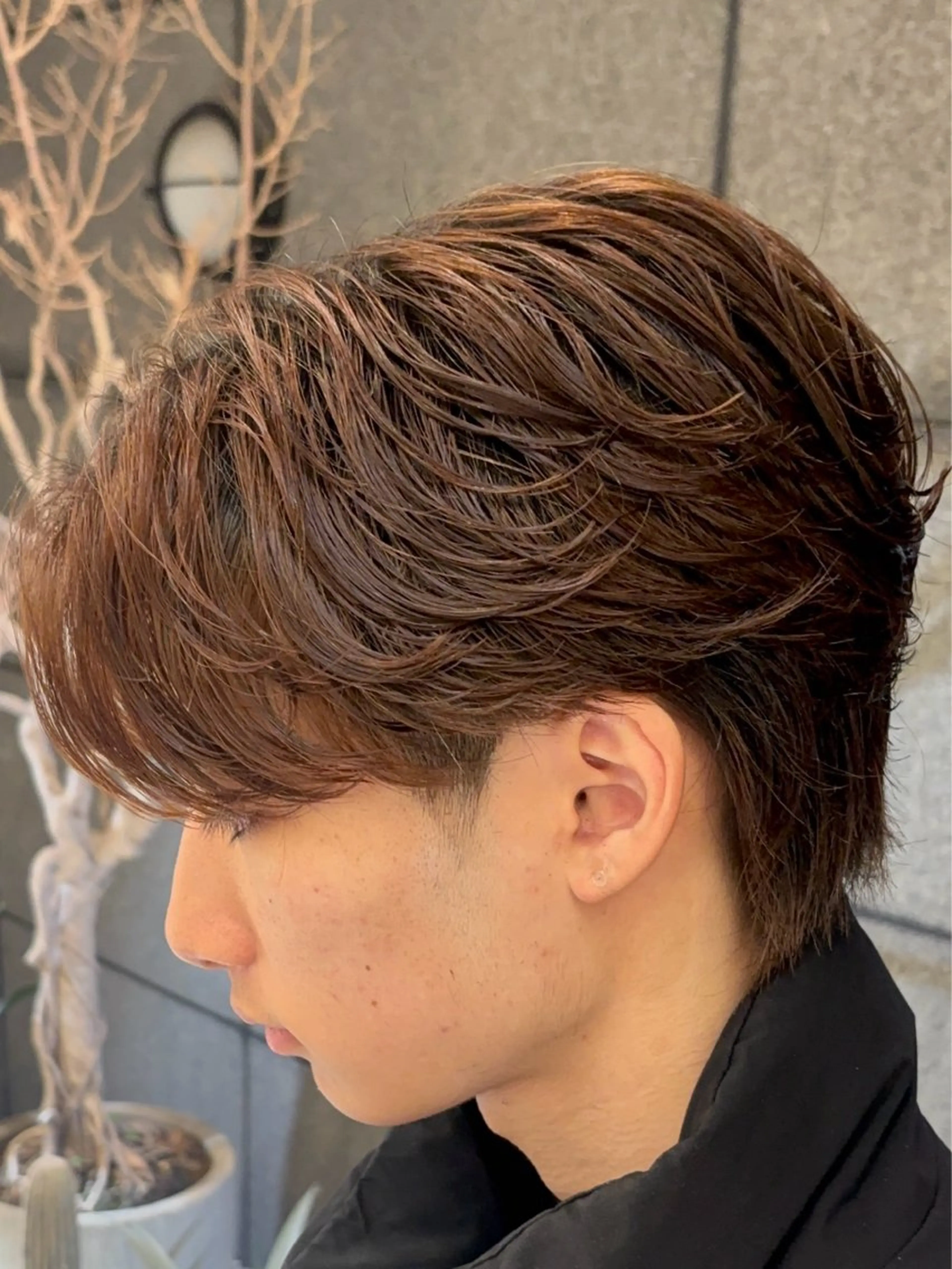 ミディアム パーマ メンズ ミディアムパーマ センターパート フェザーパーマ メンズパーマ カット パーマ 🥇メンズパーマ /縮毛矯正/木村神心のヘアスタイル