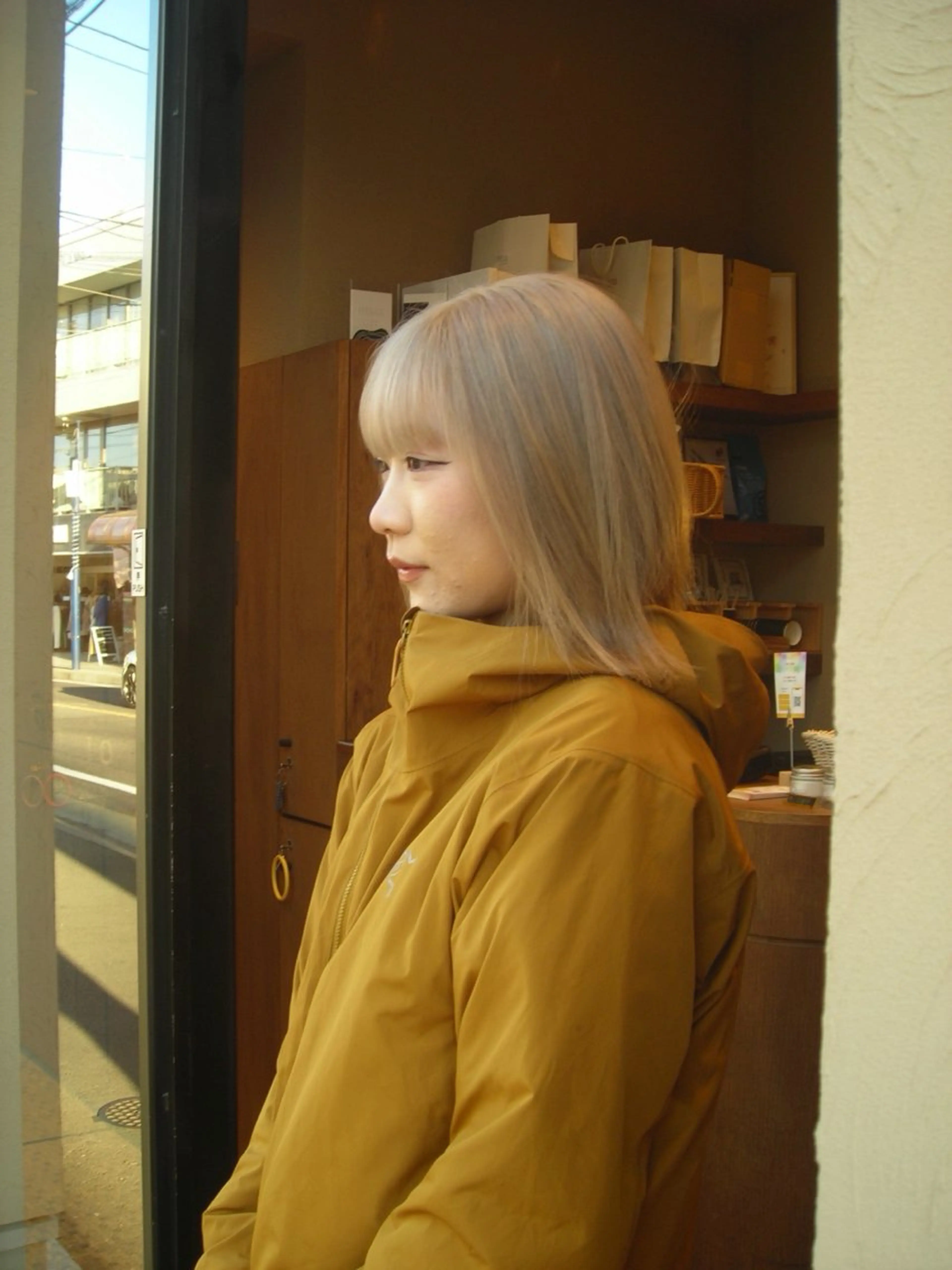 ミディアム カラー ヘアカラー hina 🛋️ブリーチカラーのヘアスタイル