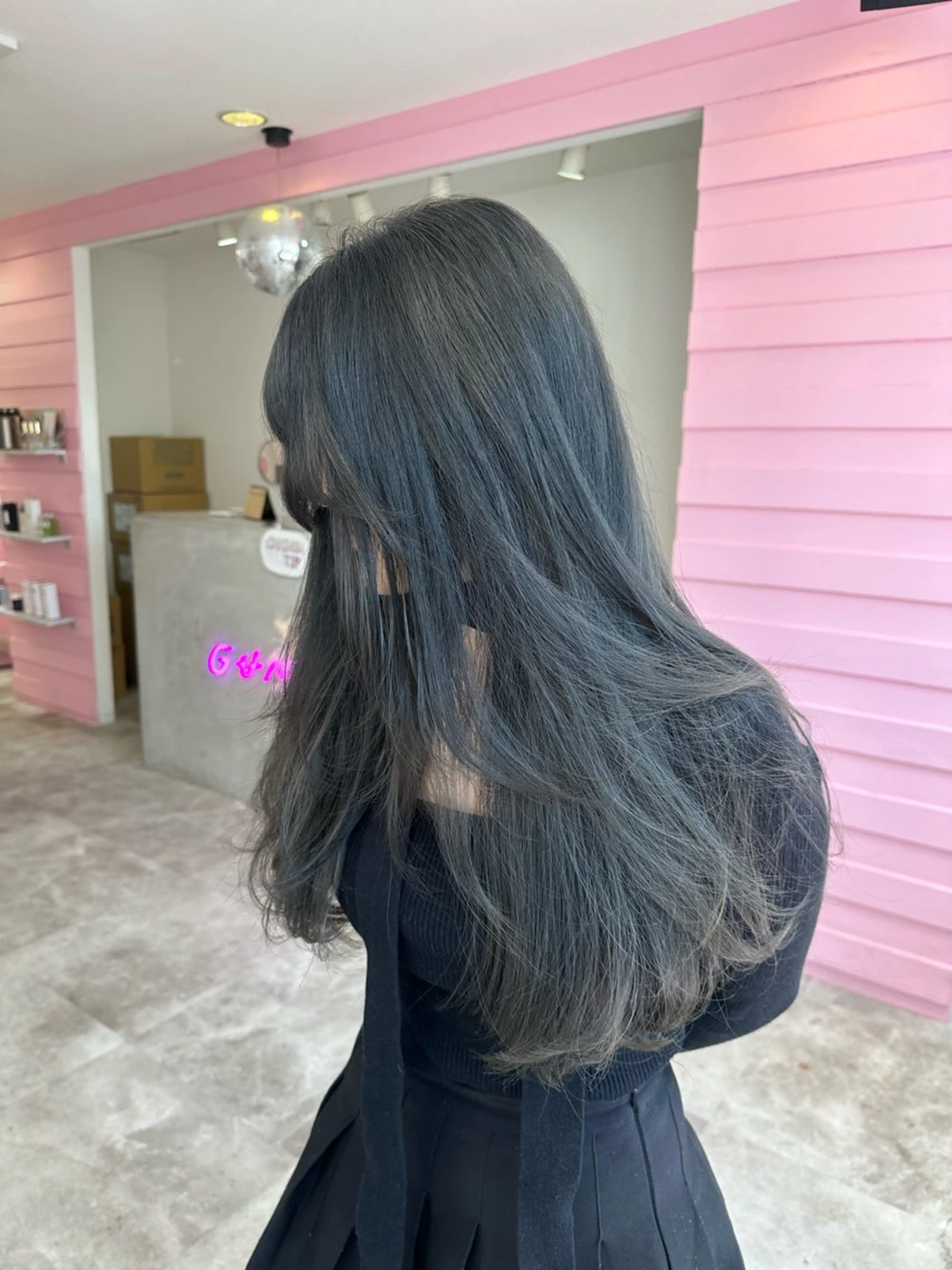 ロング カラー ダークグレー レイヤーカット ワンホンヘア/ 透明感カラー/ゆうとのヘアスタイル