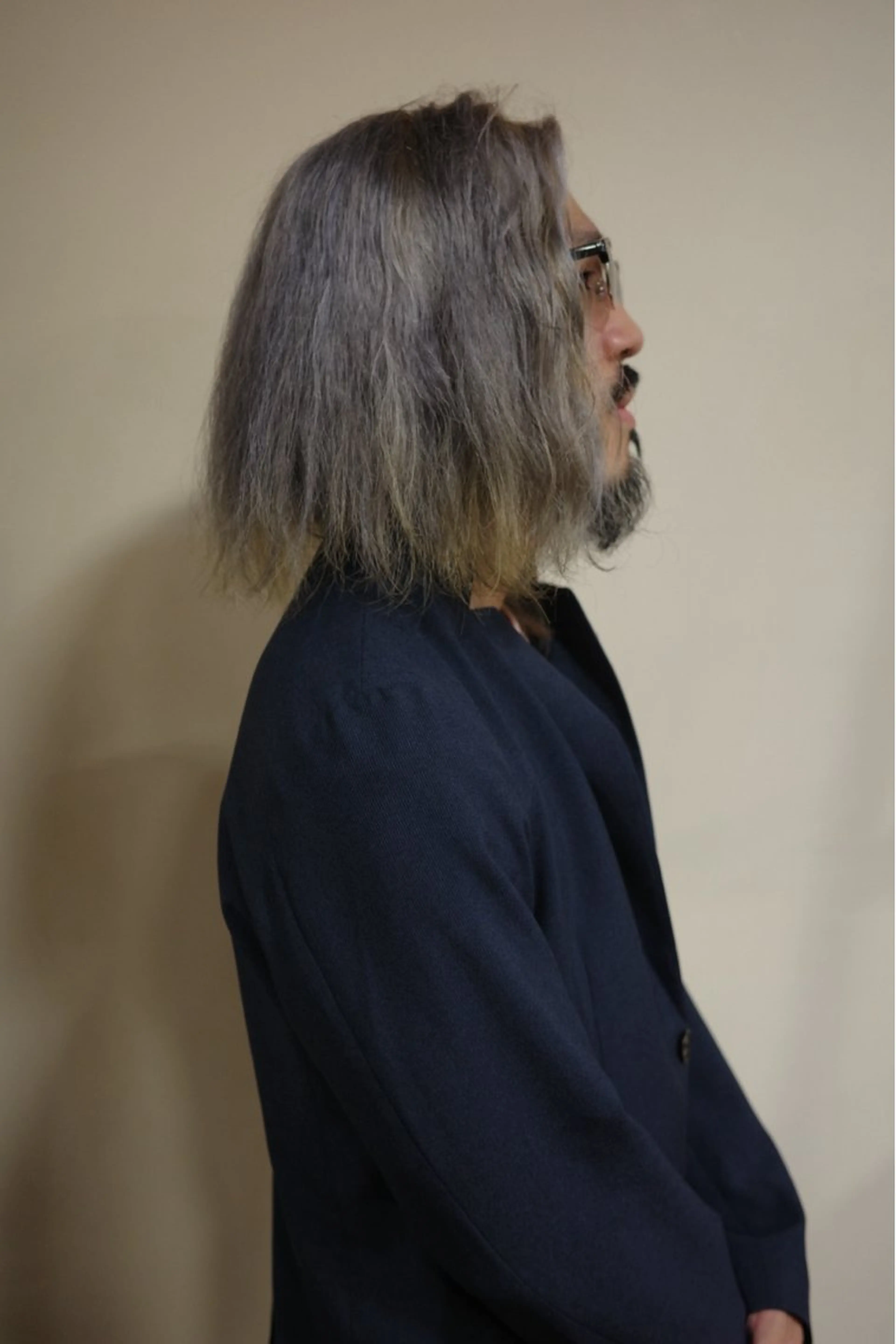 ミディアム カラー メンズ メンズブリーチ ブリーチ シルバー ヘアカラー 浅岡 昭汰のヘアスタイル