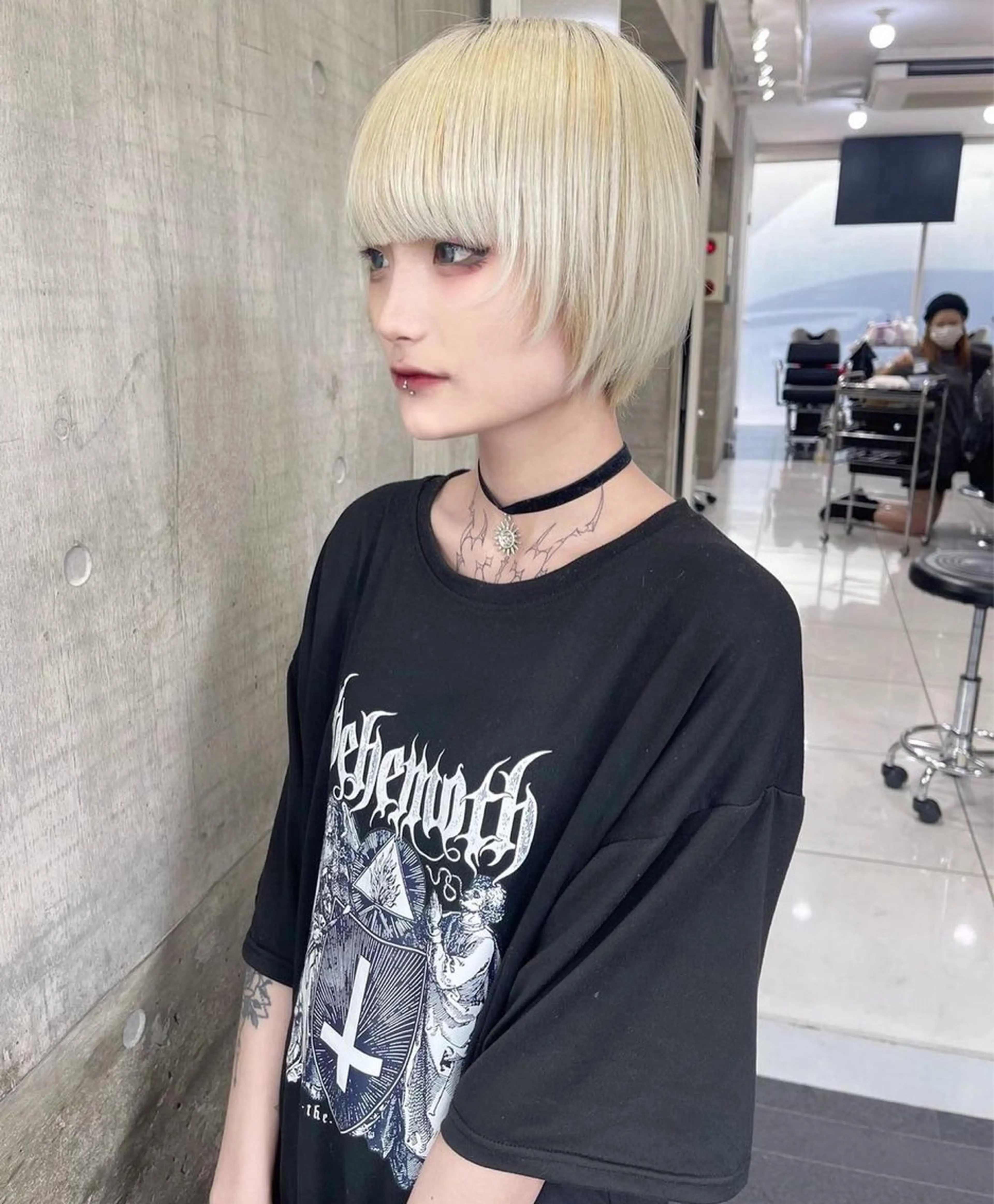 ショート カラー ケアブリーチ/派手髪 ハイトーン/ナナのヘアスタイル