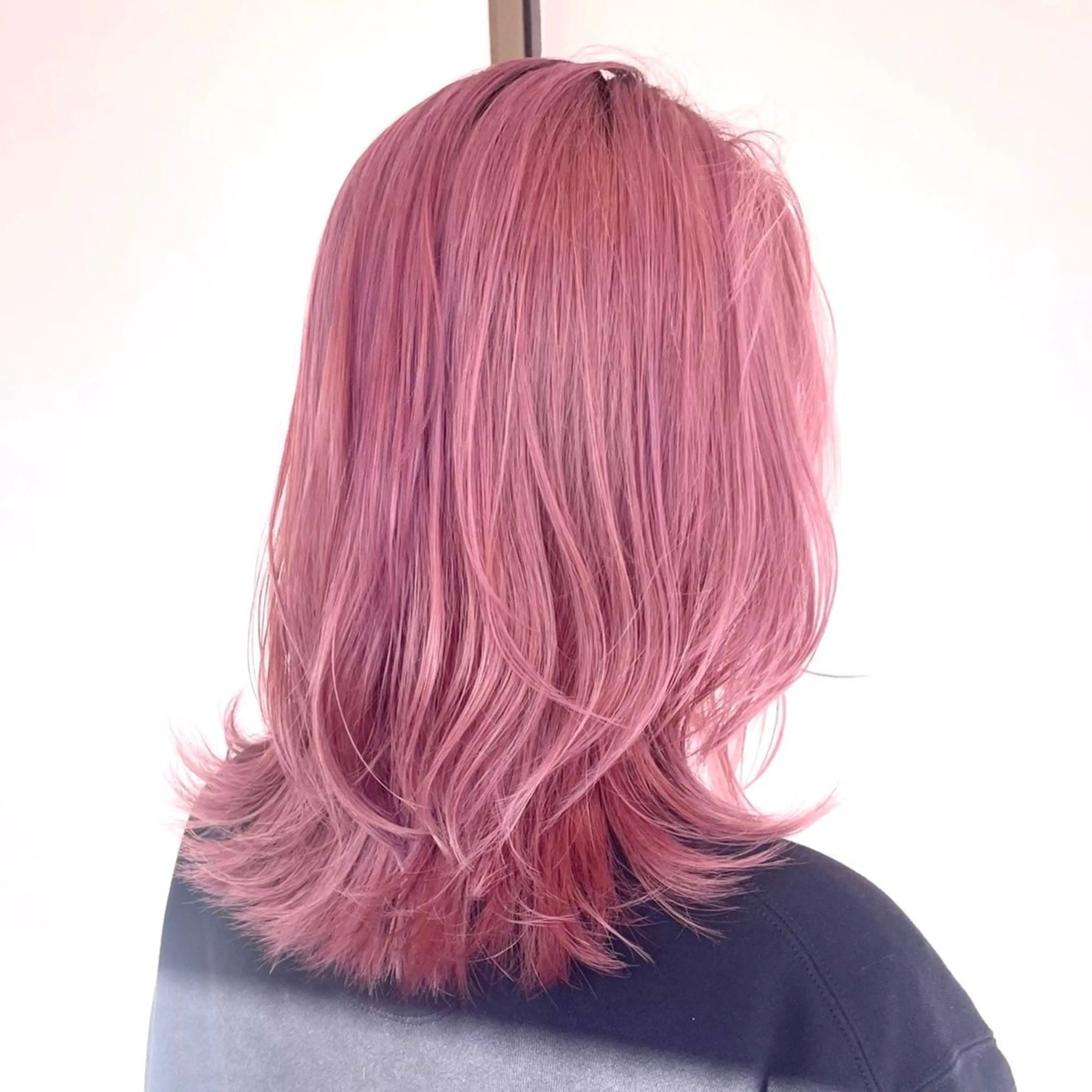 ミディアム カラー ピンクカラー ヘアカラー 🎀ハイトーン🎀 ケアブリーチmikuのヘアスタイル