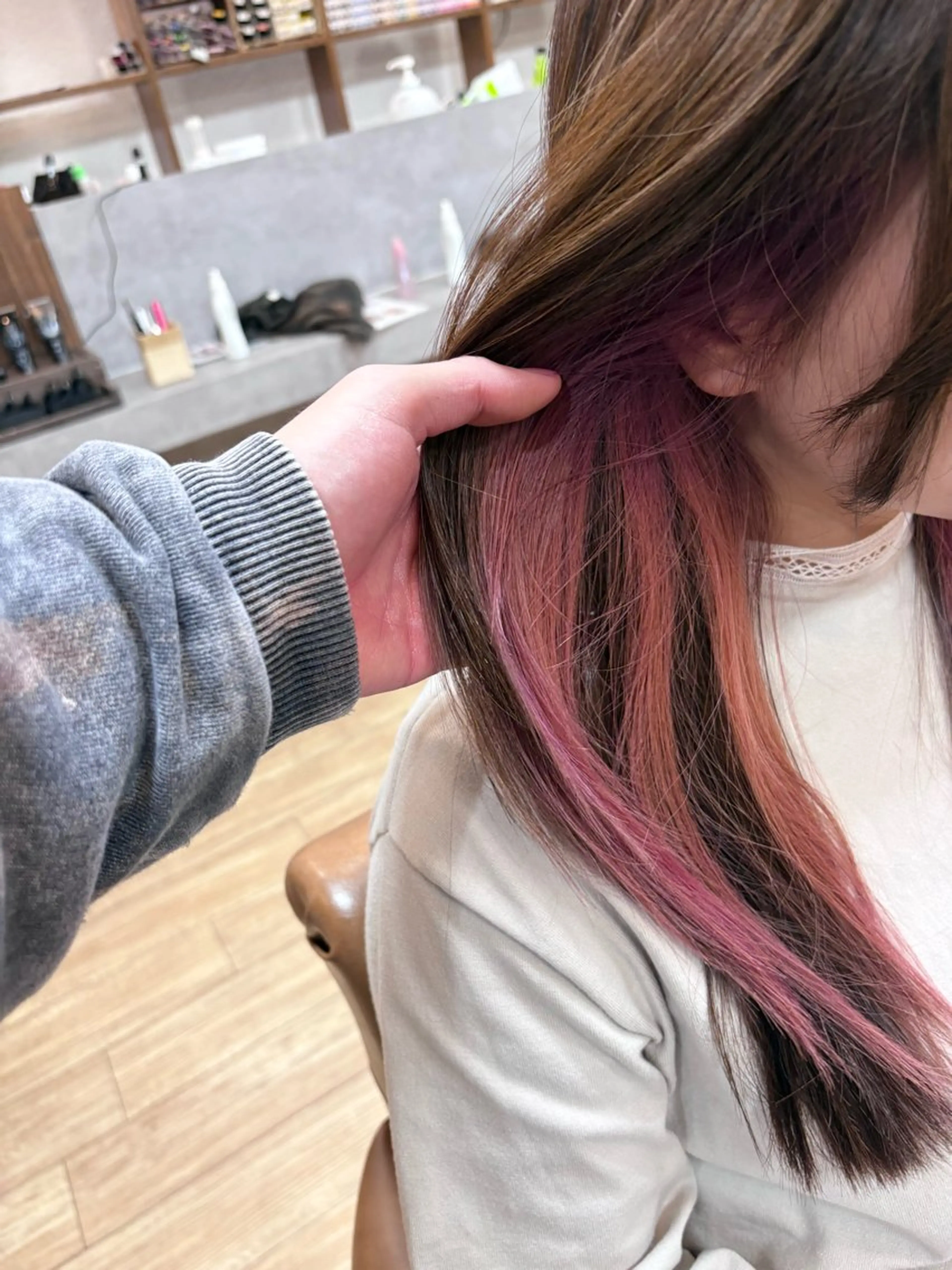 ミディアム カラー インナーカラー ピンクカラー 村上 勝大のヘアスタイル