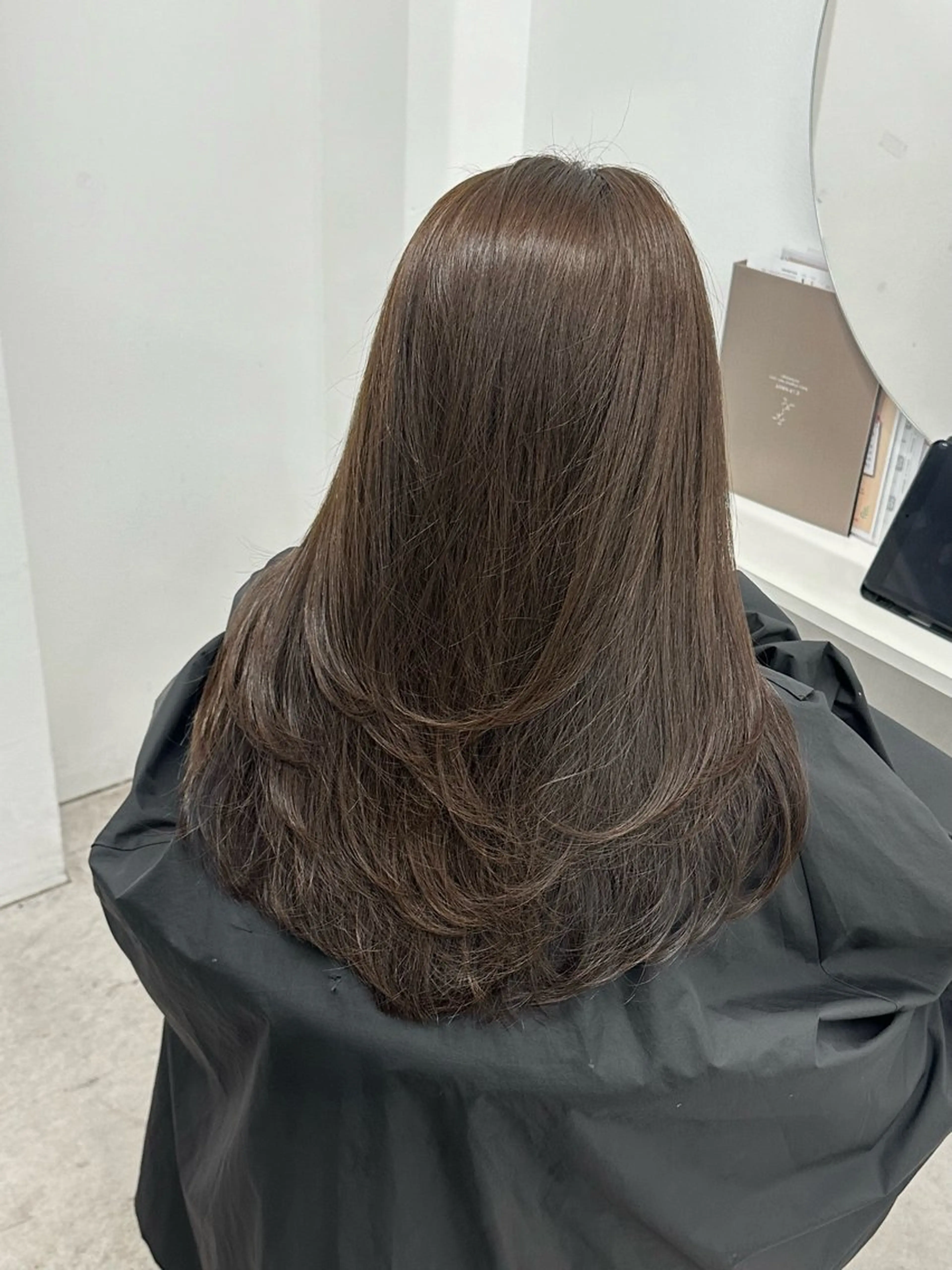 セミロング レイヤーカット 村上 奈南のヘアスタイル