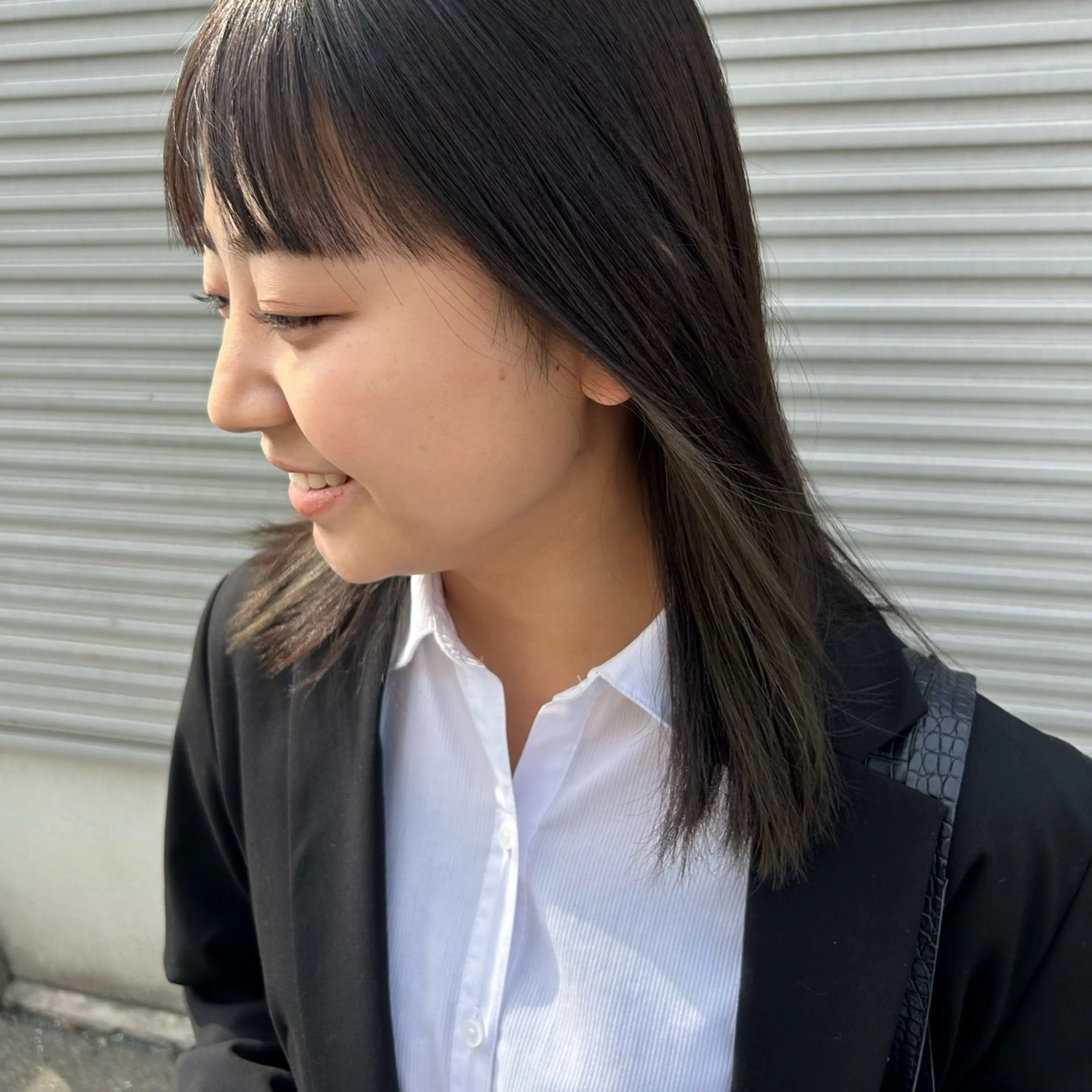 ミディアム カラー 💙ルル💙 ハイトーン/レイヤーのヘアスタイル