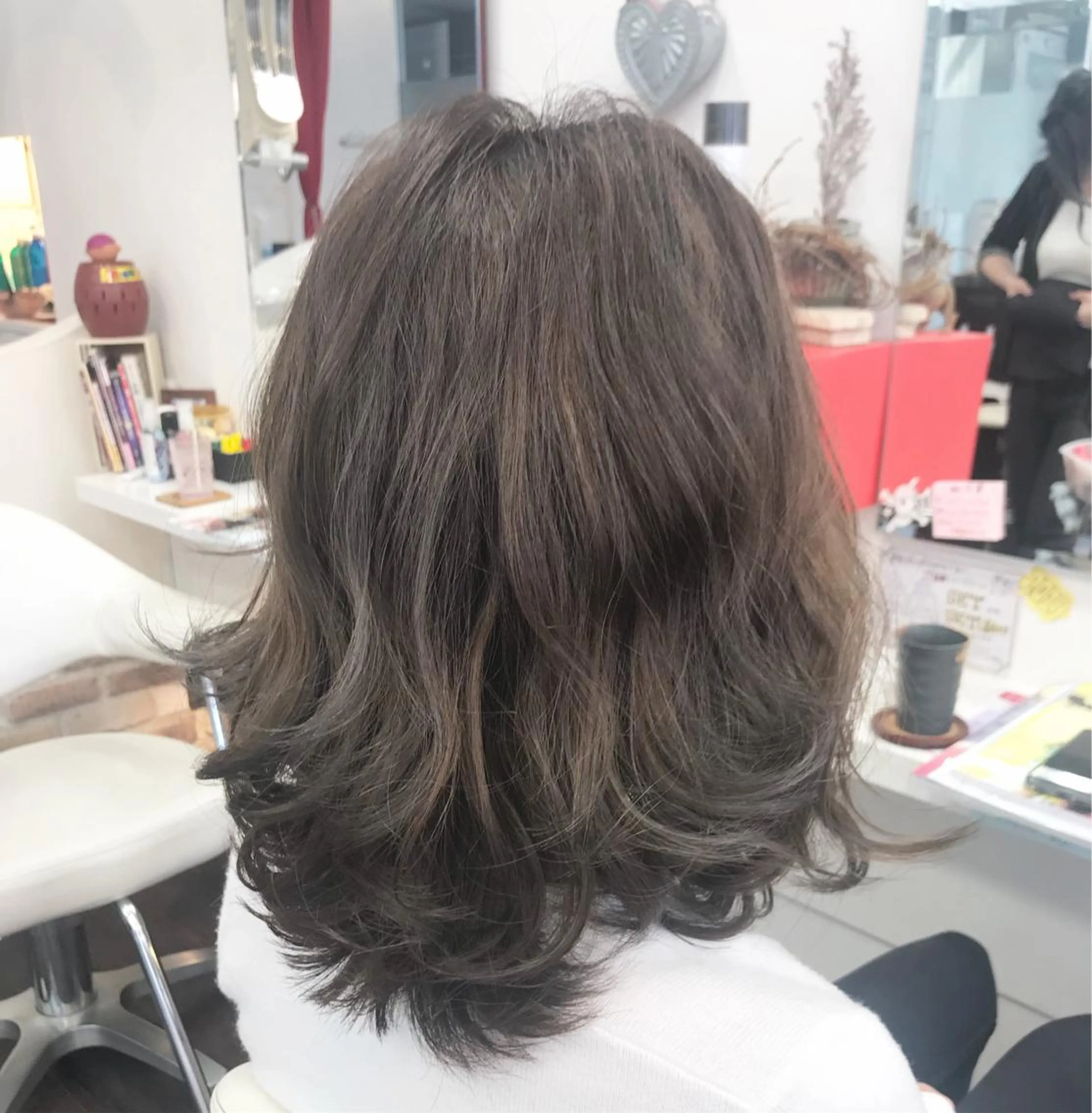 ロング カラー 岩谷/ブリーチ 🪽透明感カラーのヘアスタイル