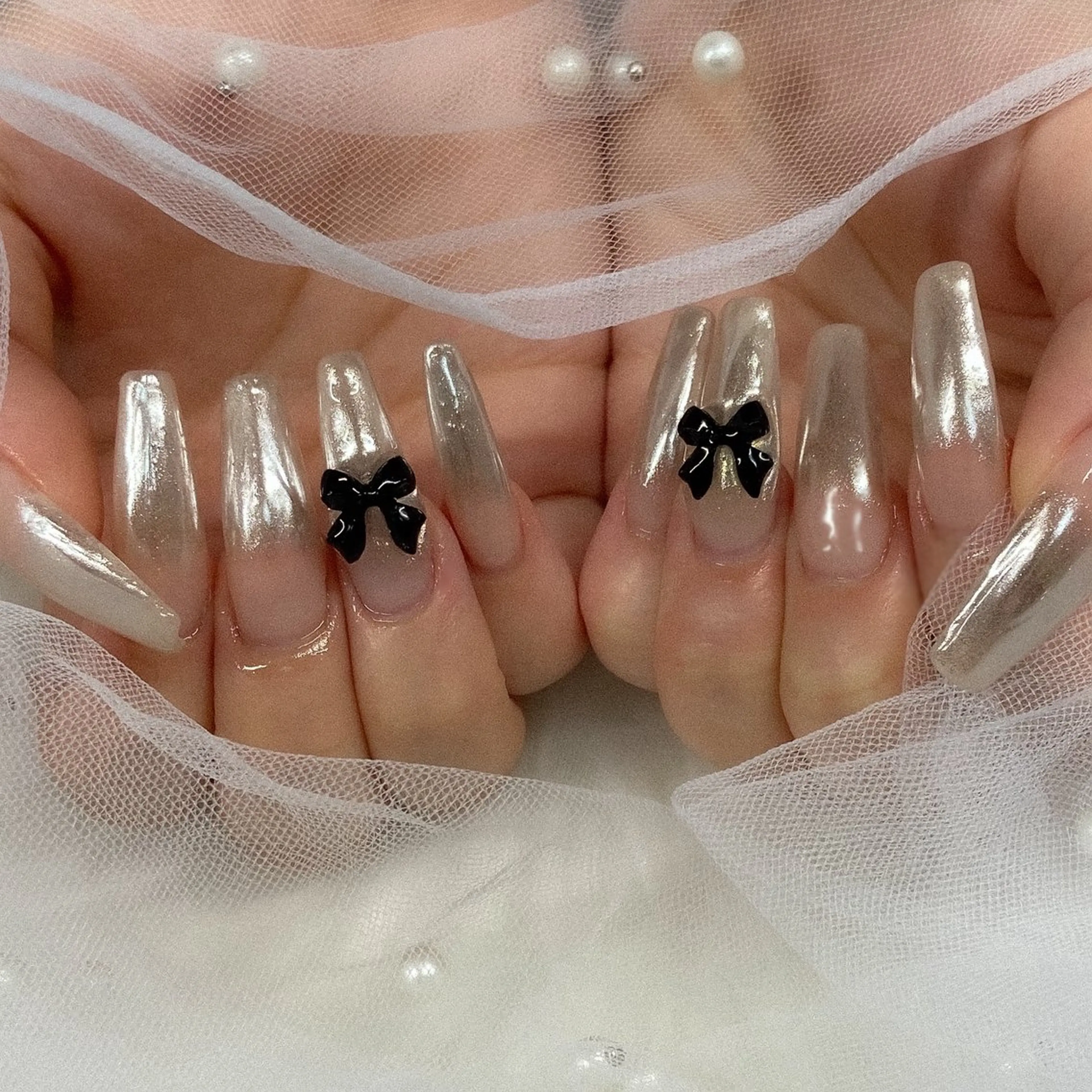 ネイル グラデーション キラキラネイル ミラーネイル ピンク ワンホンネイル ハンドネイル べルミエール sakiのネイルデザイン