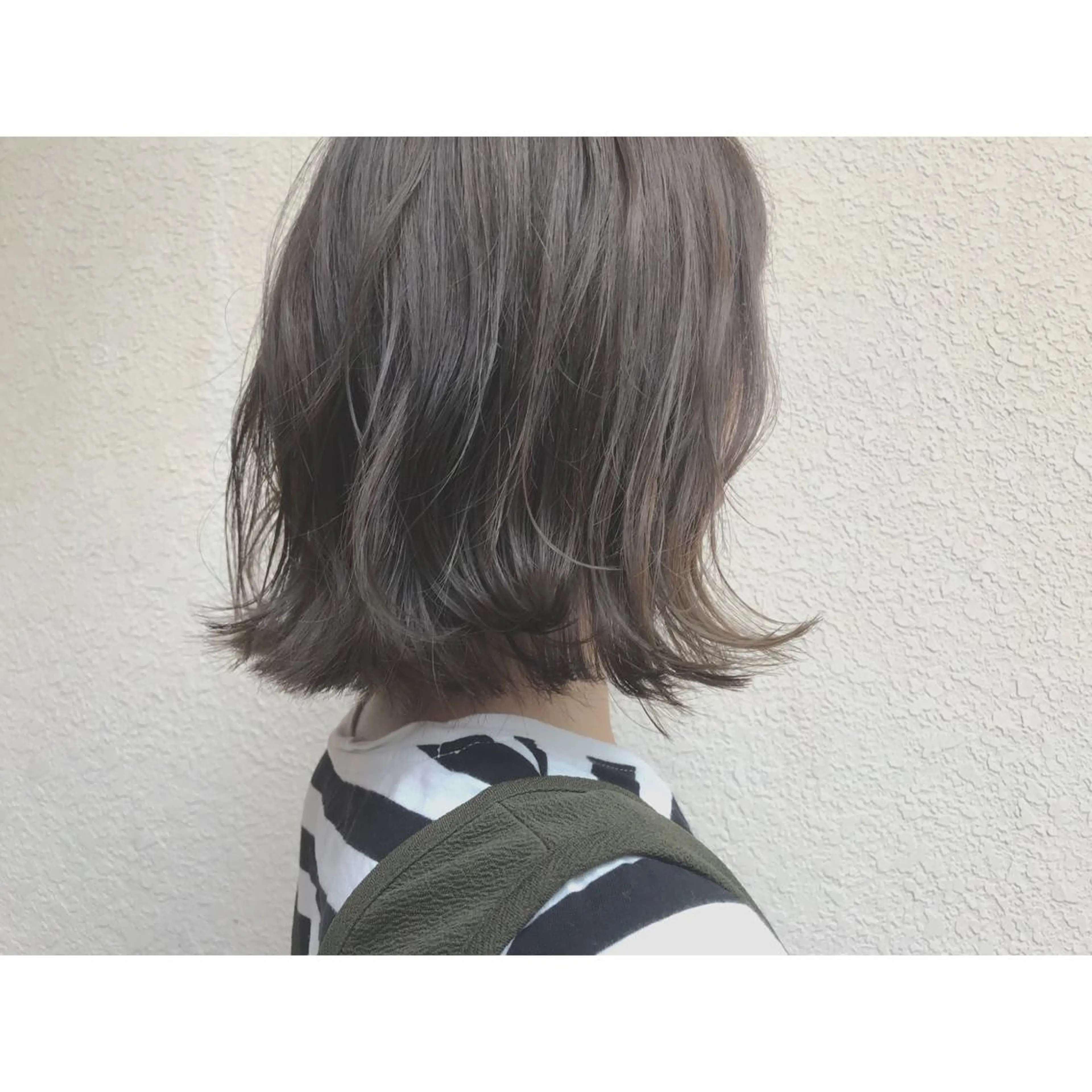 ミディアム カラー アッシュ グレージュ ハイライトカラー ハイライト なかにし まゆみのヘアスタイル