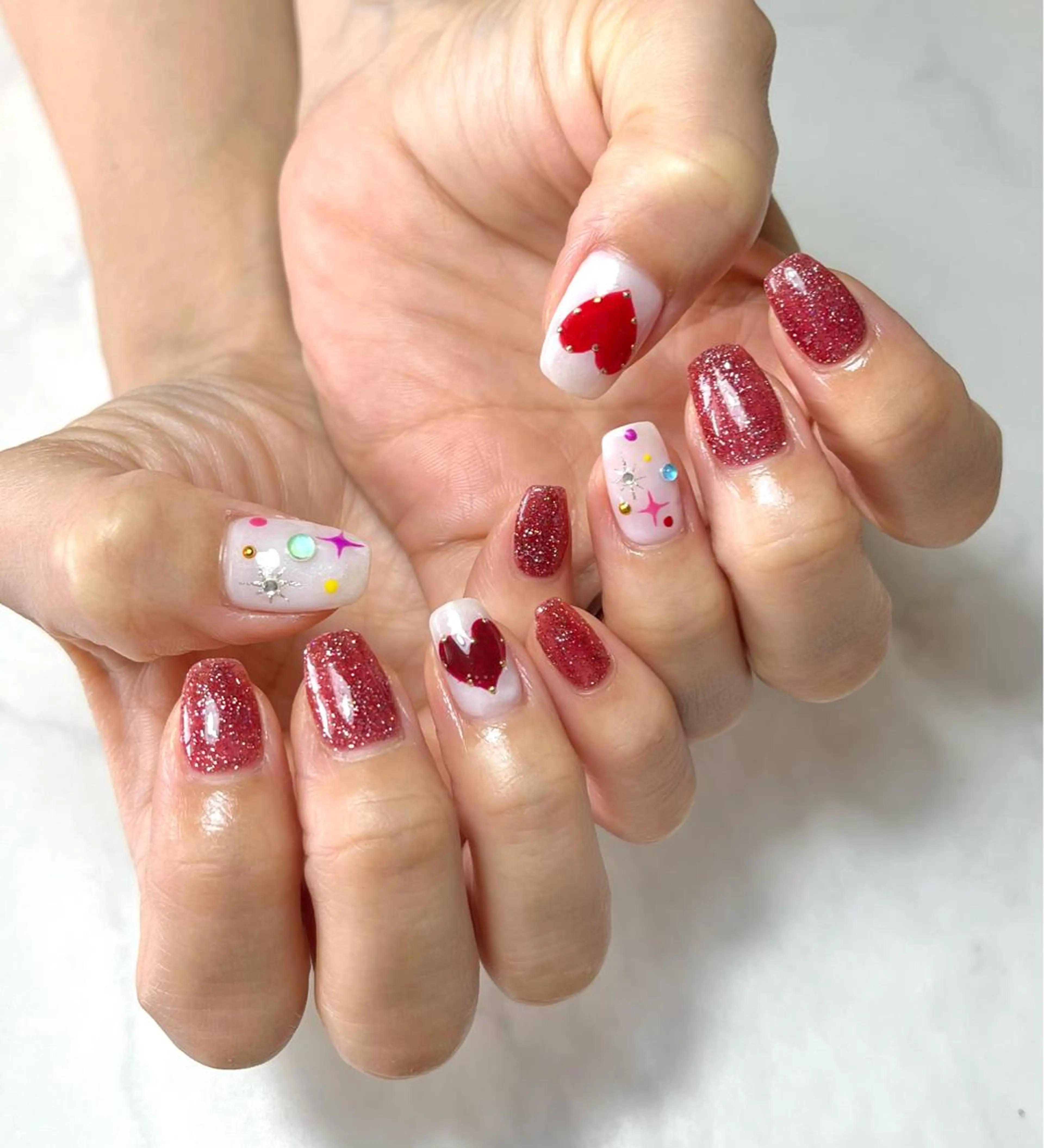 ネイル ジェルネイル ハート キラキラネイル 韓国ネイル オフィスネイル ハンドネイル nails' it...のネイルデザイン